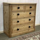 Commode Victorienne XIXème en sapin avec ses boutons en bois noirci