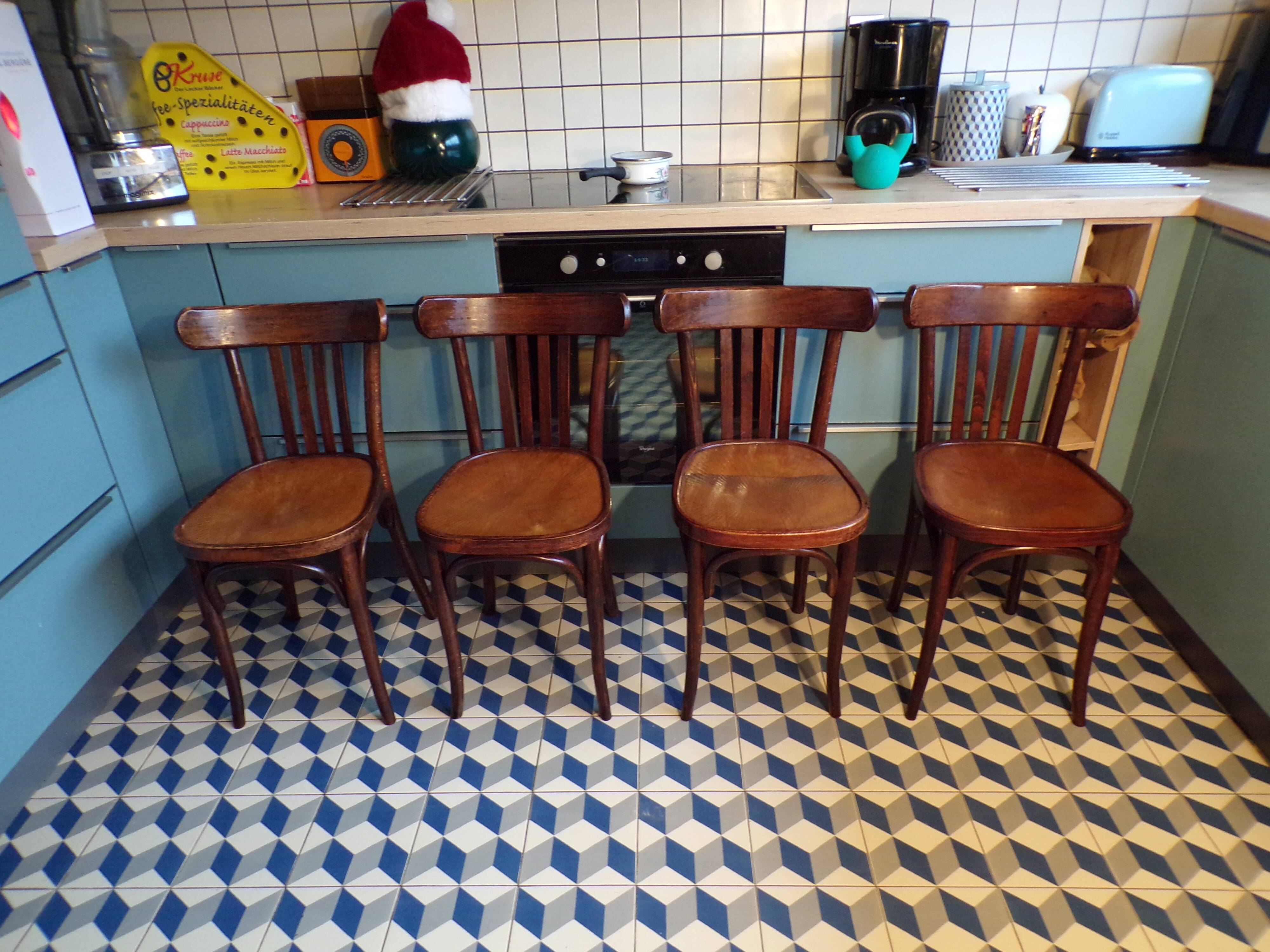4 chaises de bistrot vintage