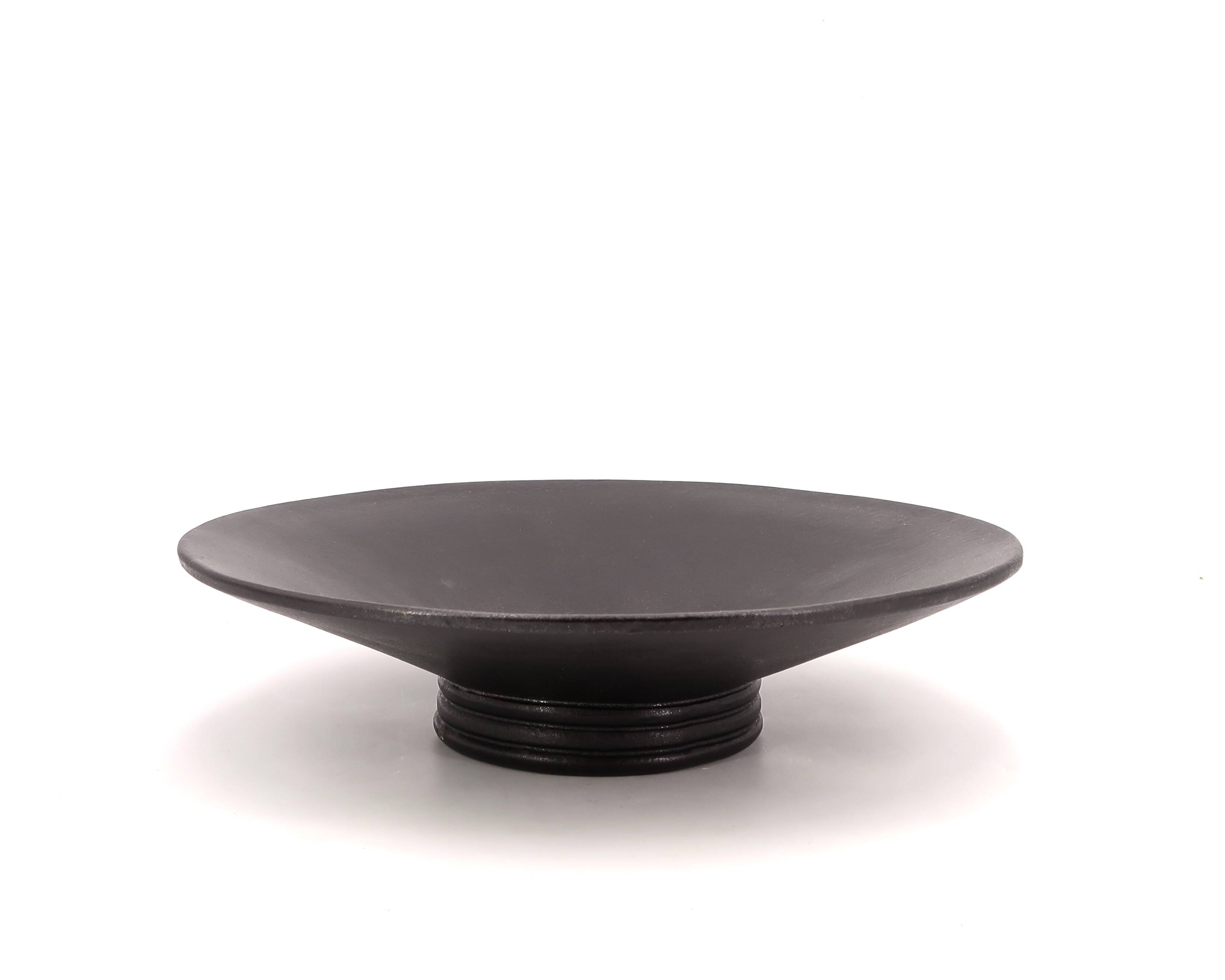 Black ceramic centerpiece on foot, La Bergerie Vallauris