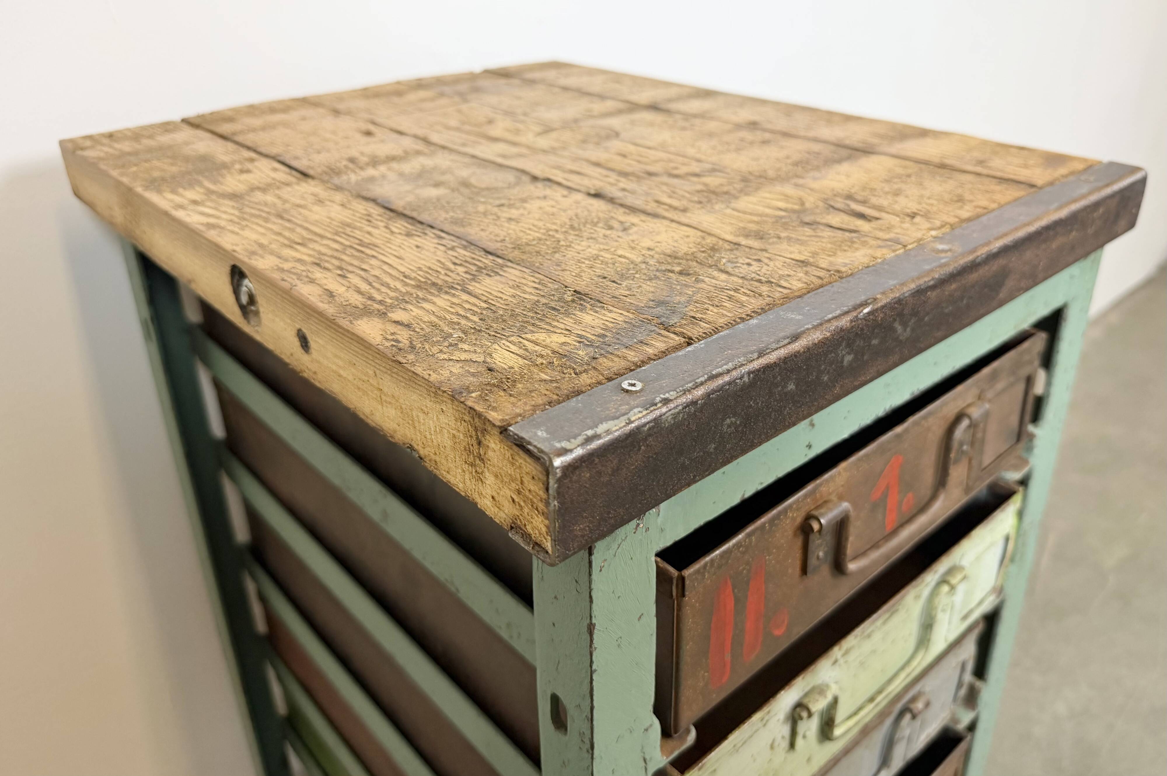 Commode industrielle en fer vert, années 1950