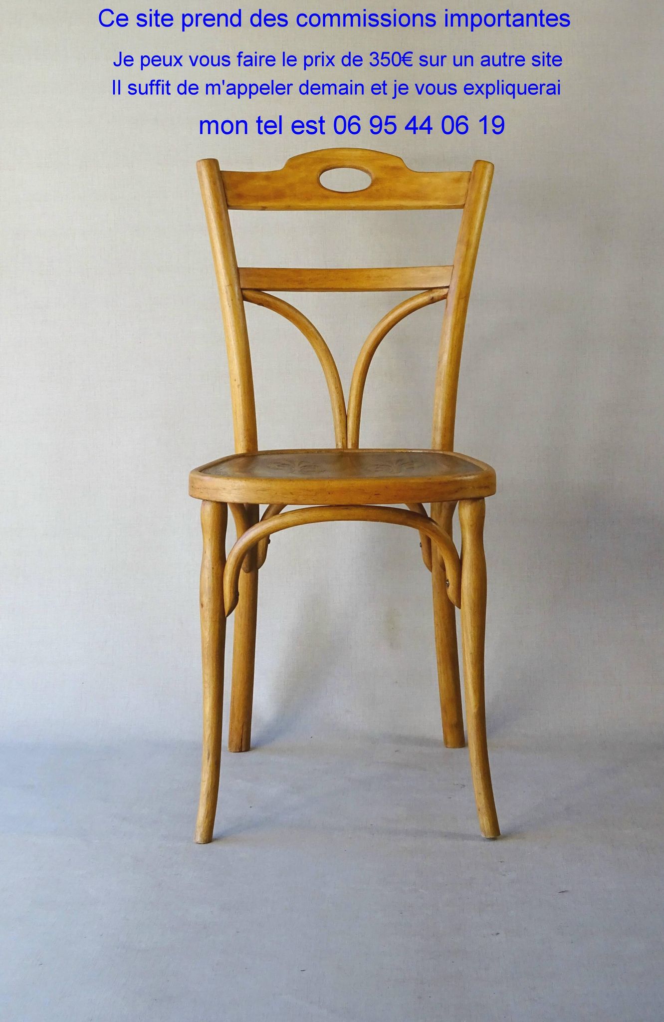 2 bistro chairs from 1905 by KOHN No. 187, wooden seats with 5 fleur-de-lis motifs
