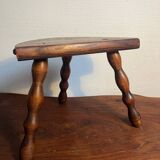 Tabouret tripode bois avec clous