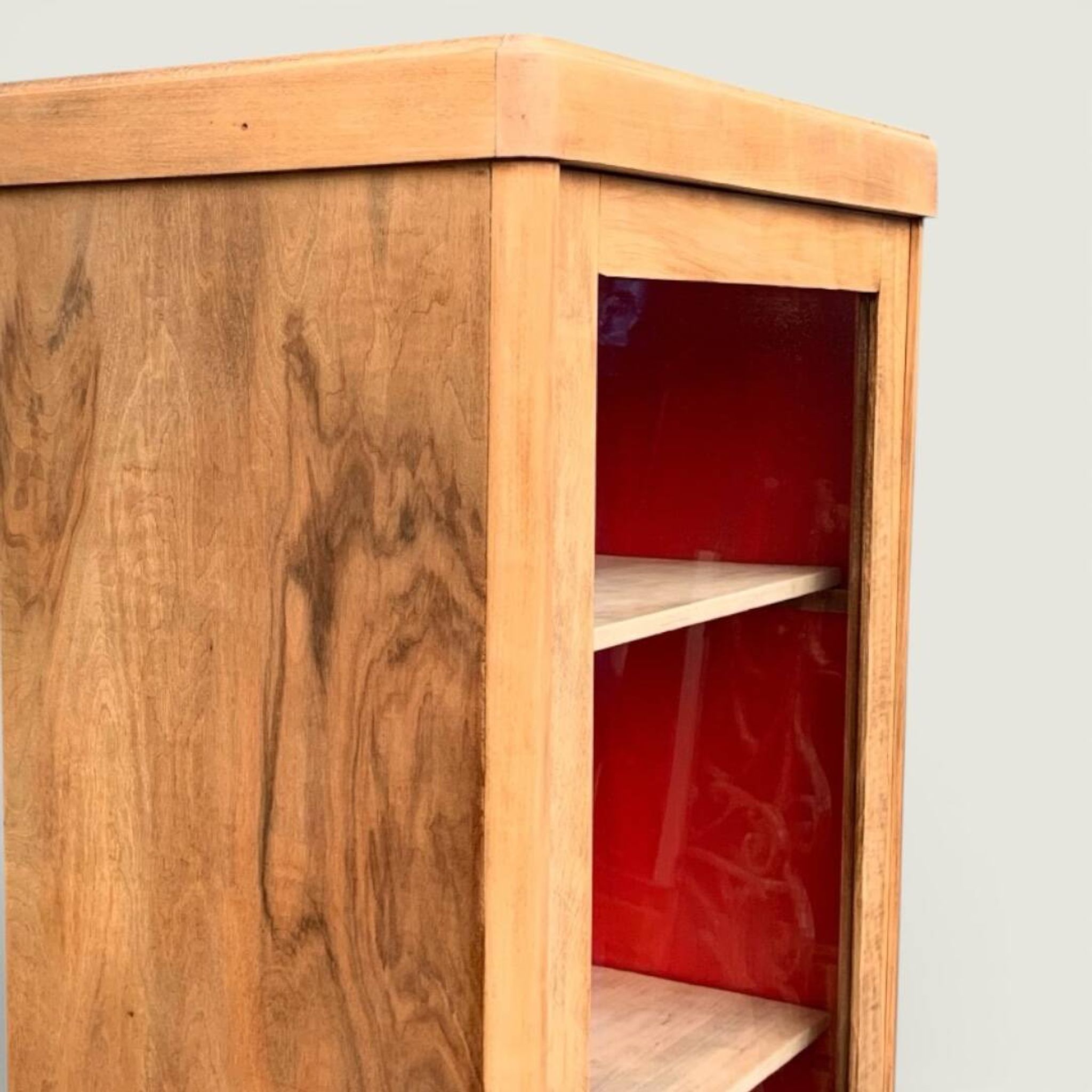 Armoire vitrée vintage bois brut 1950