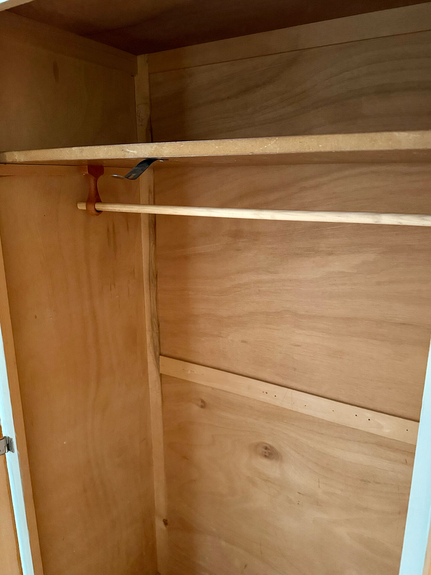 Parisian wardrobe bonnetière