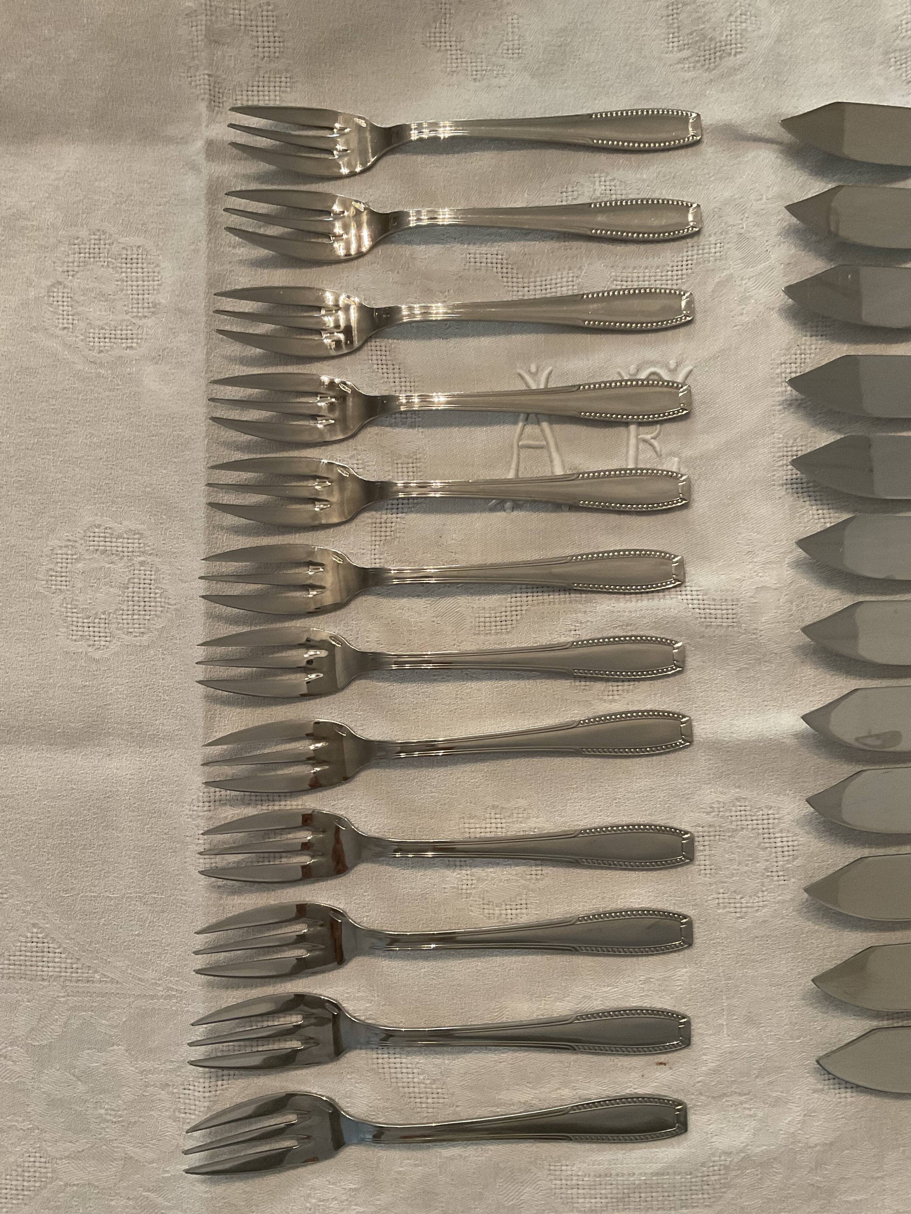 24 fish covers. Forks and knives . Stainless steel. Vintage