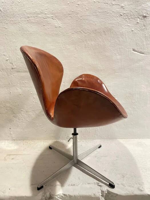 First edition Arne Jacobsen Swan chair, original patinated leather, 1950s