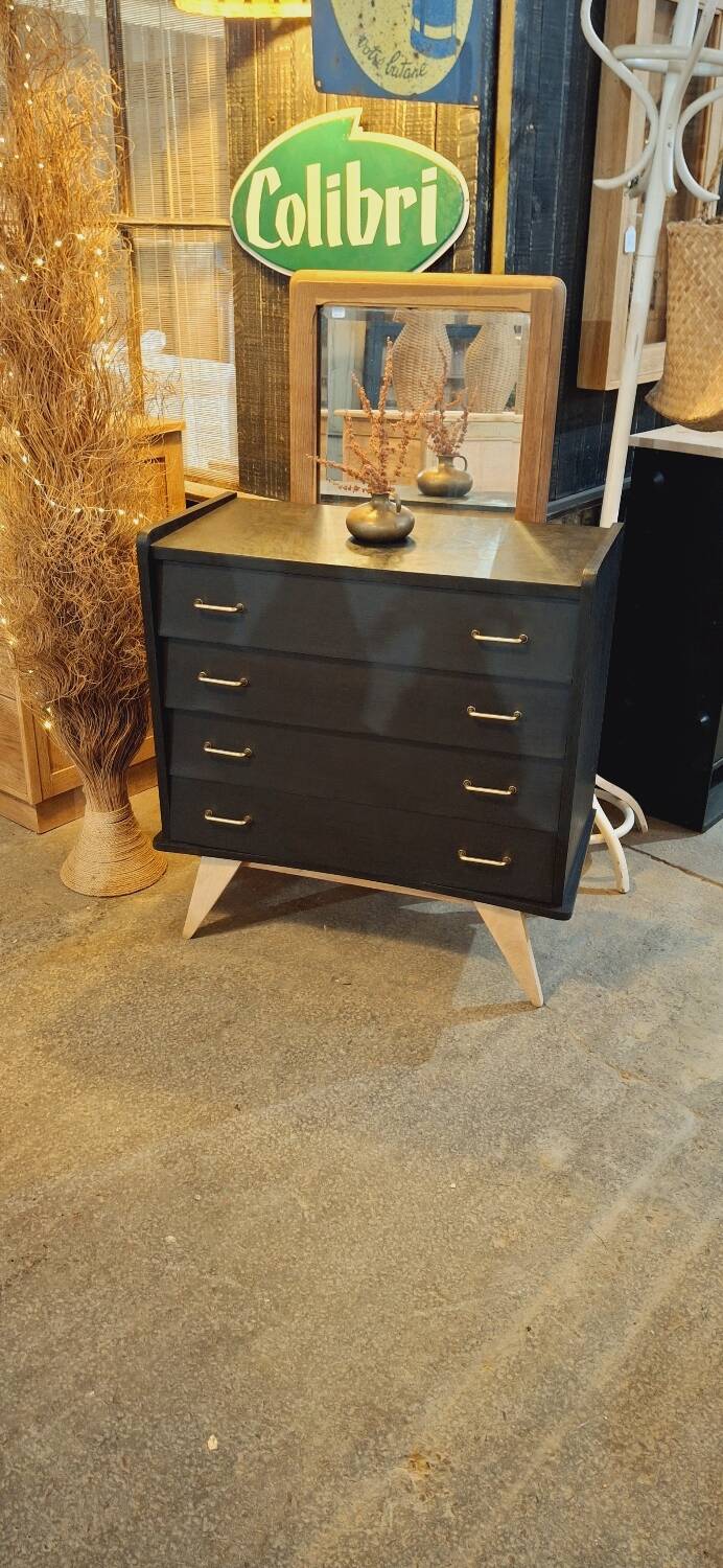 Vintage chest of drawers