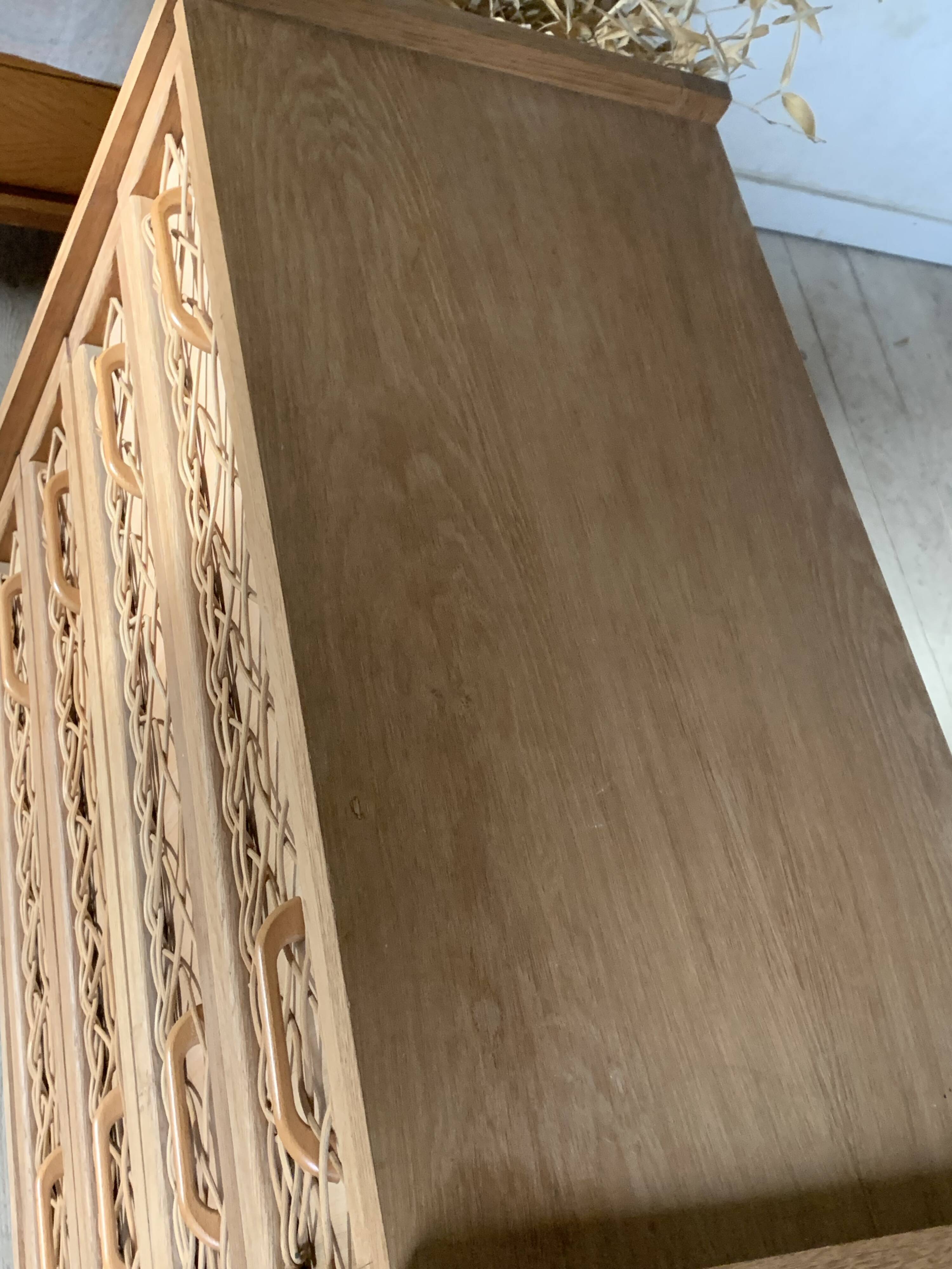 Commode vintage en chêne et rotin