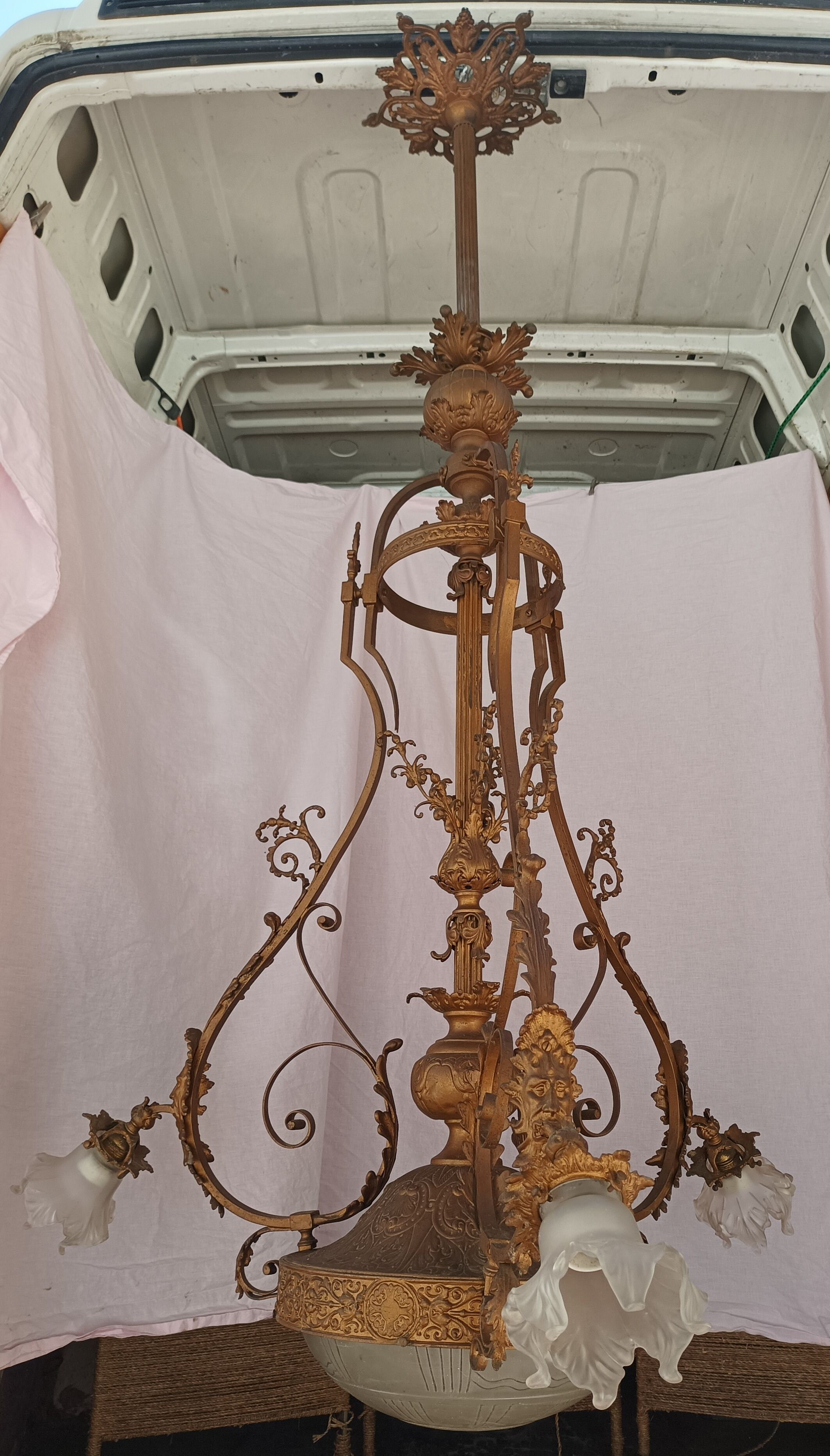 Suspension in brass and bronze Renaissance style