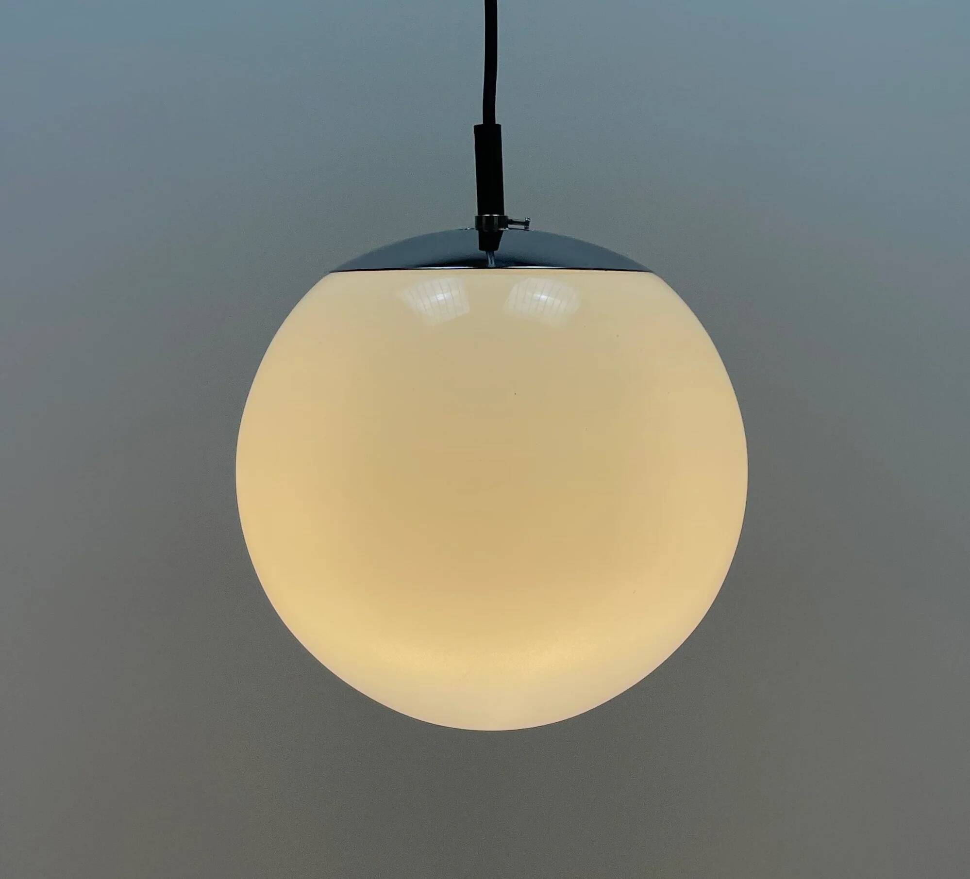 Suspension globe cascade MIST by RAAK Amsterdam 'Morning Mist', pendant lamp, 1970