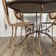 Ensemble table + 4 chaises fer forgé patiné, plateau granit Kashmir, cannag