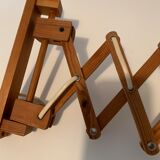 Extendable wooden wall lamp