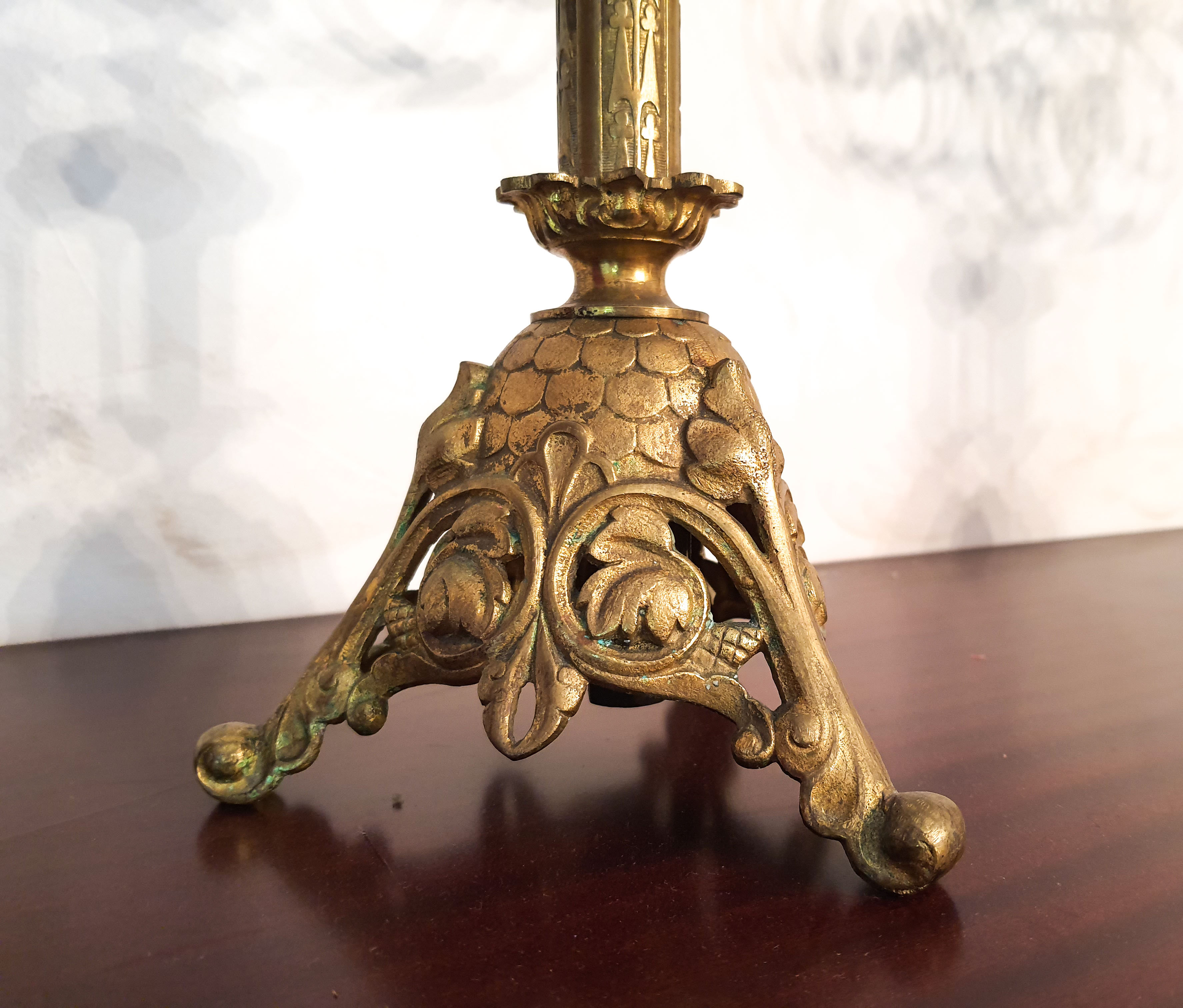 Pair of candlesticks Rocaille in gilded bronze