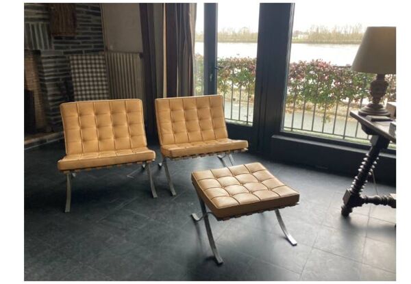 Barcelona Knoll original — Mies van der Rohe