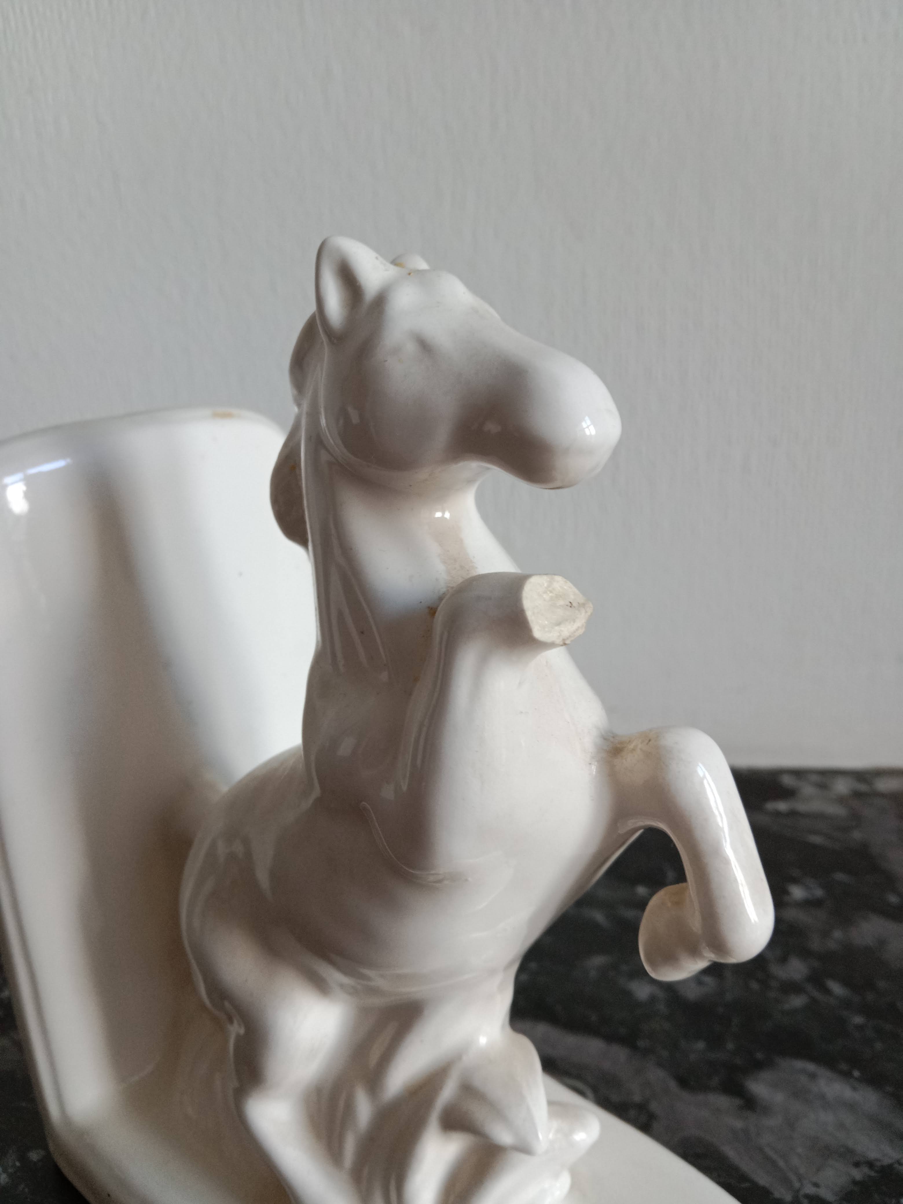 White earthenware bookend - prancing horses - H: 15 cm.