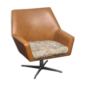 One vintage swivel club or cocktail chair