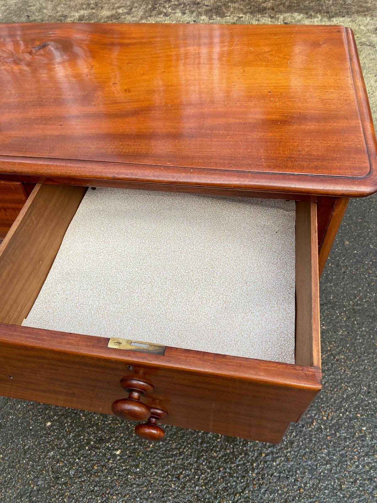 Victorian English commode in solid wood