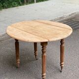 Renovated 18th century solid wood extendable round dining table with shutters
