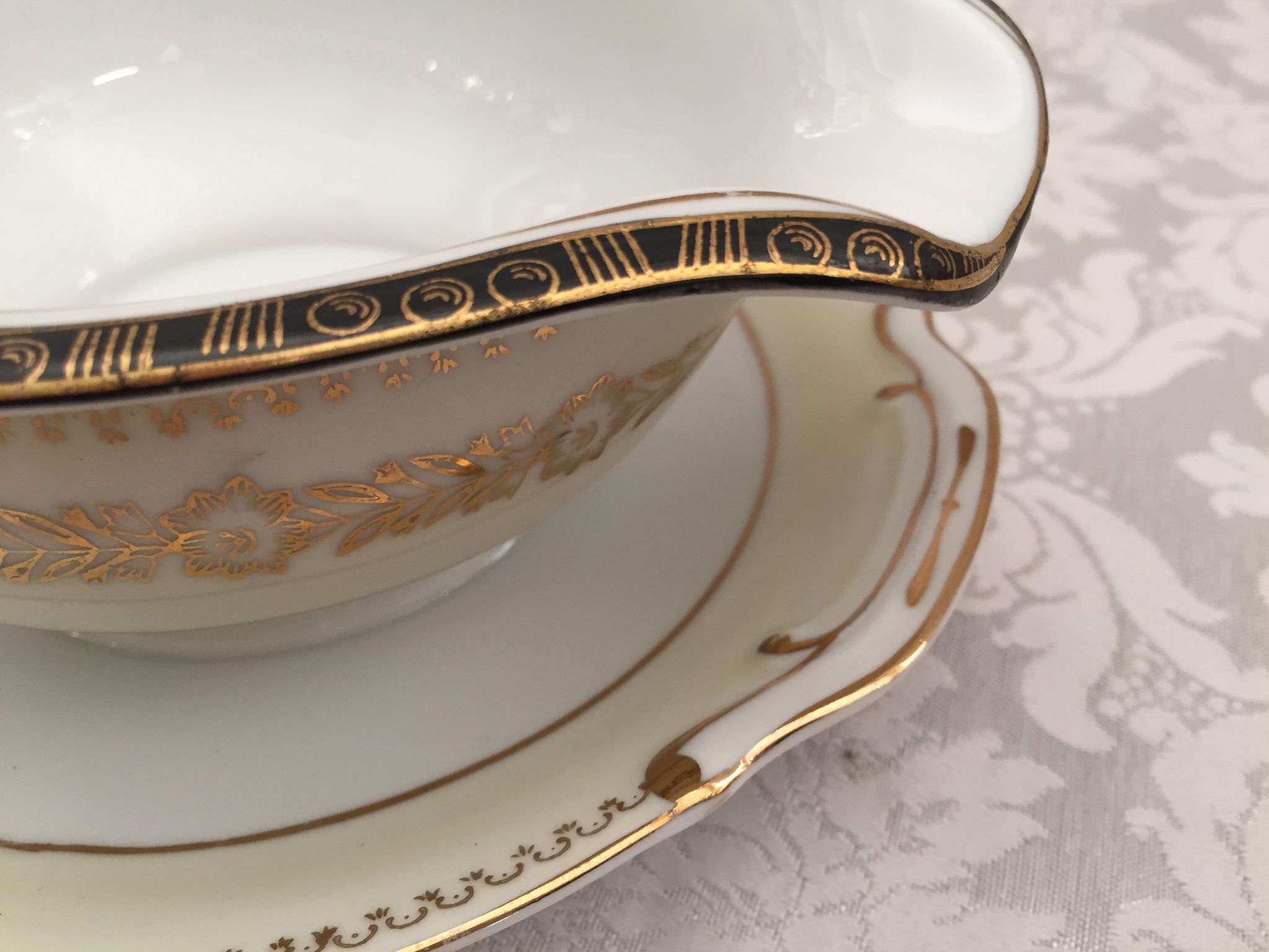 Ancienne saucière Porcelaine de Luxe Style Louis XVI Made in Japan