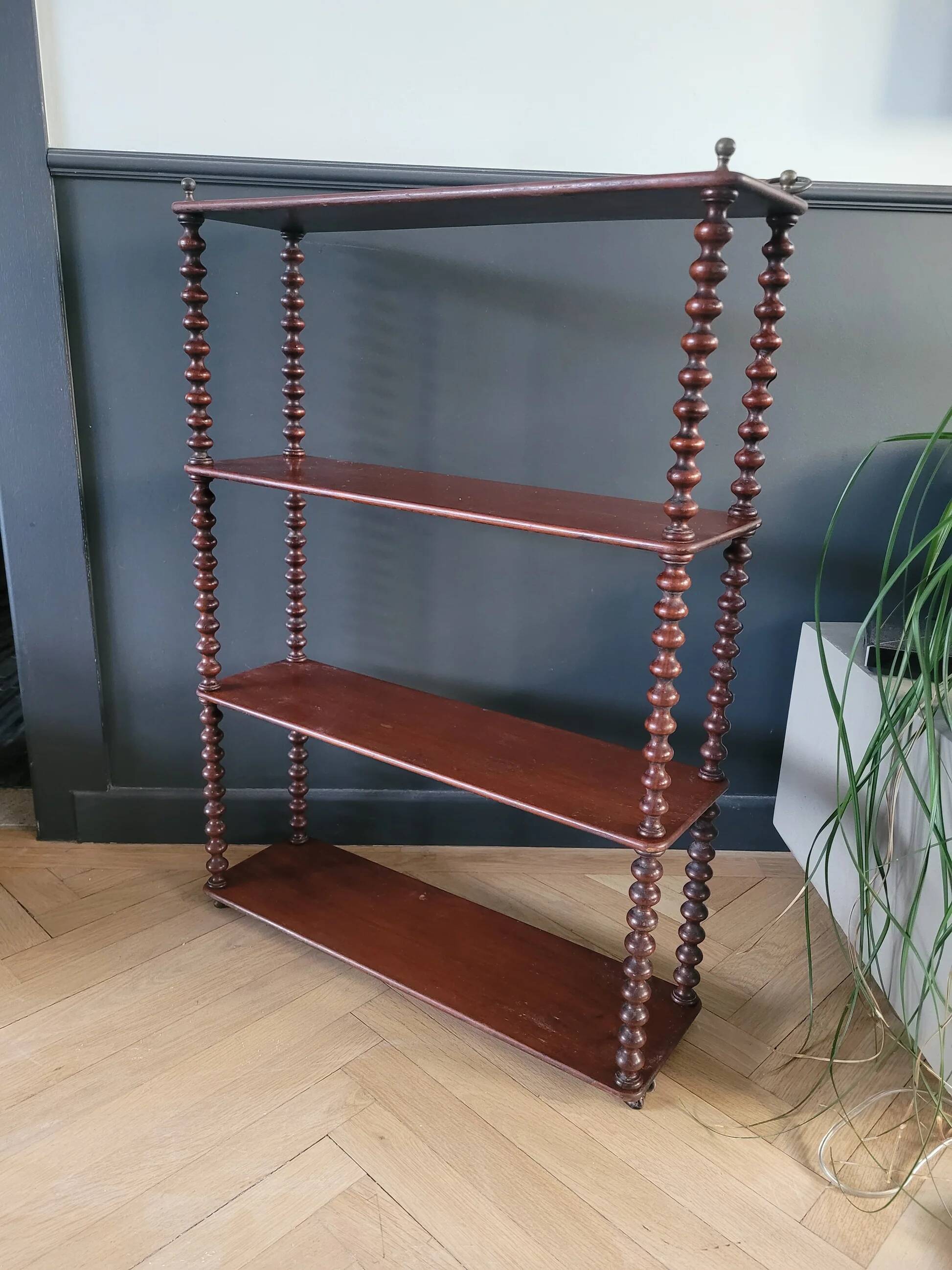 Mahogany "bobbin turned" beaded wood shelf