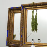 Miroir ancien doré à la feuille et bleu roi vif