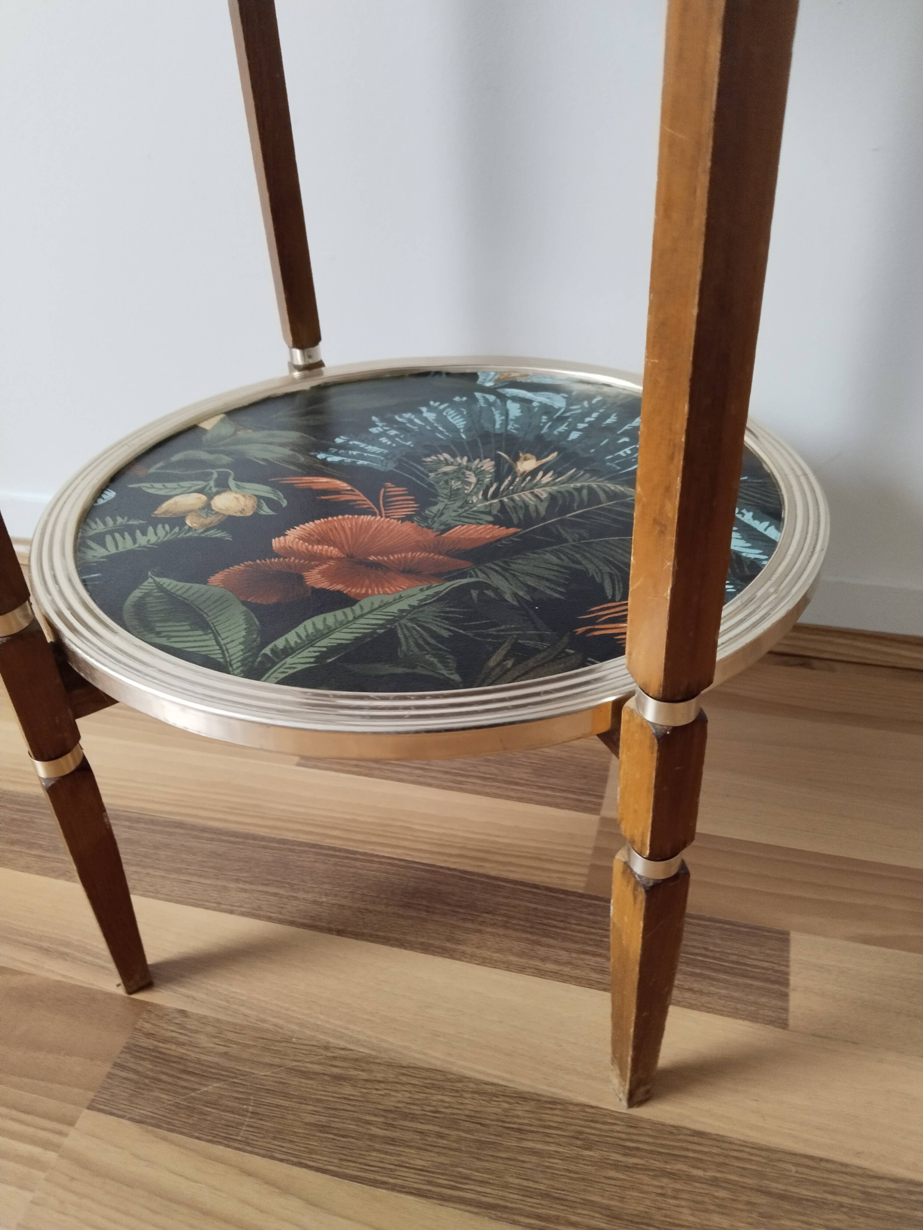 Pedestal table, round side table with serving trays