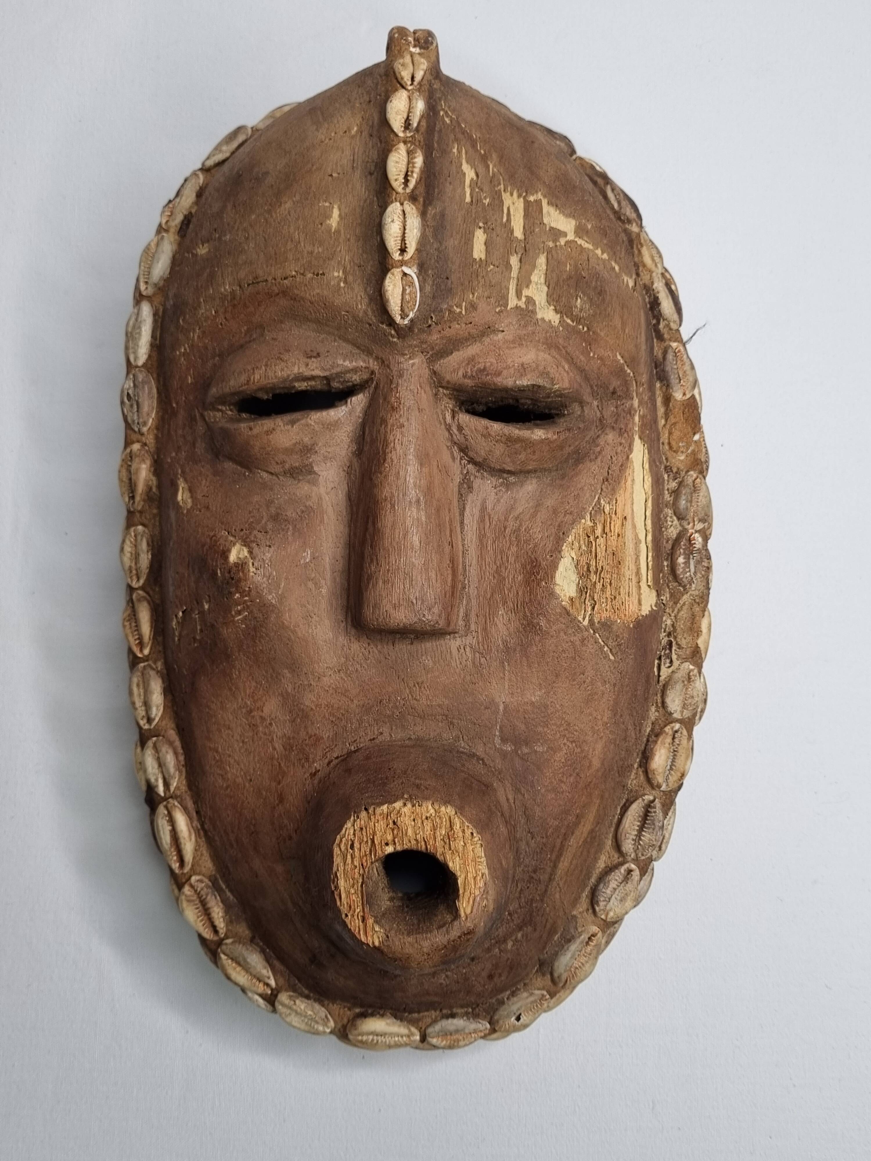 Decorative African mask in carved wood and cowrie shells, Baoulé style, 34 cm