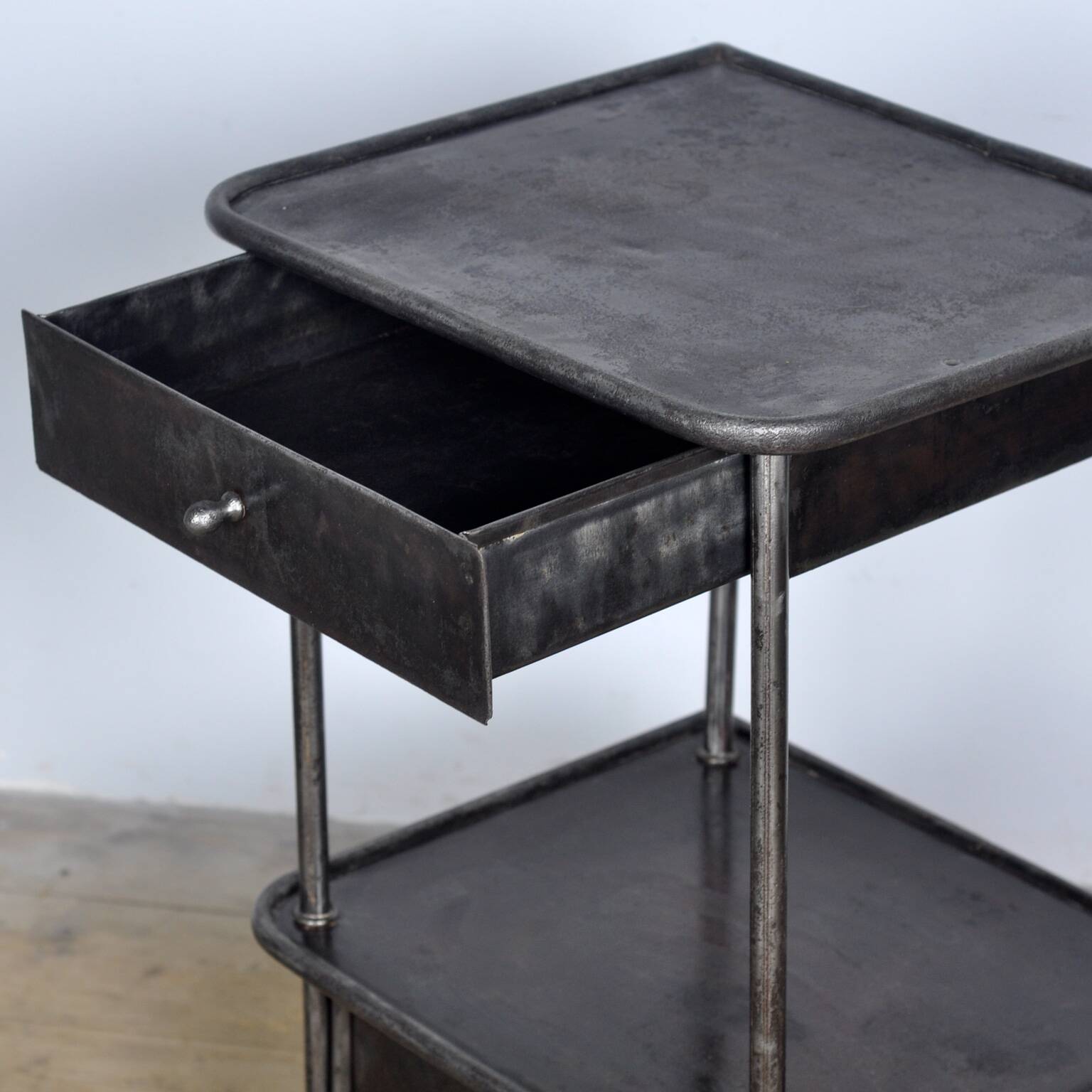 Table de nuit en fer, années 1910