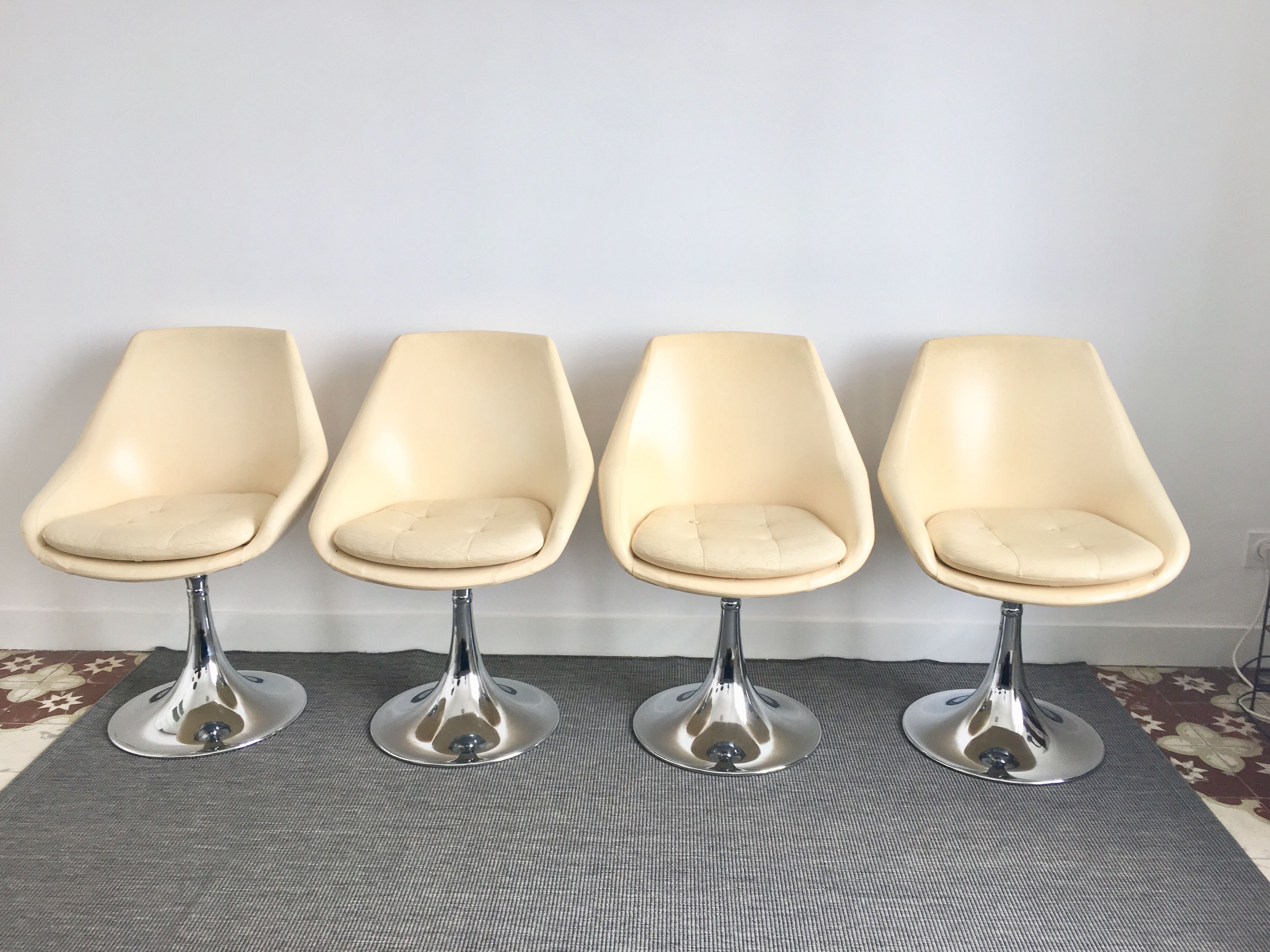 Vintage chair foot tulip