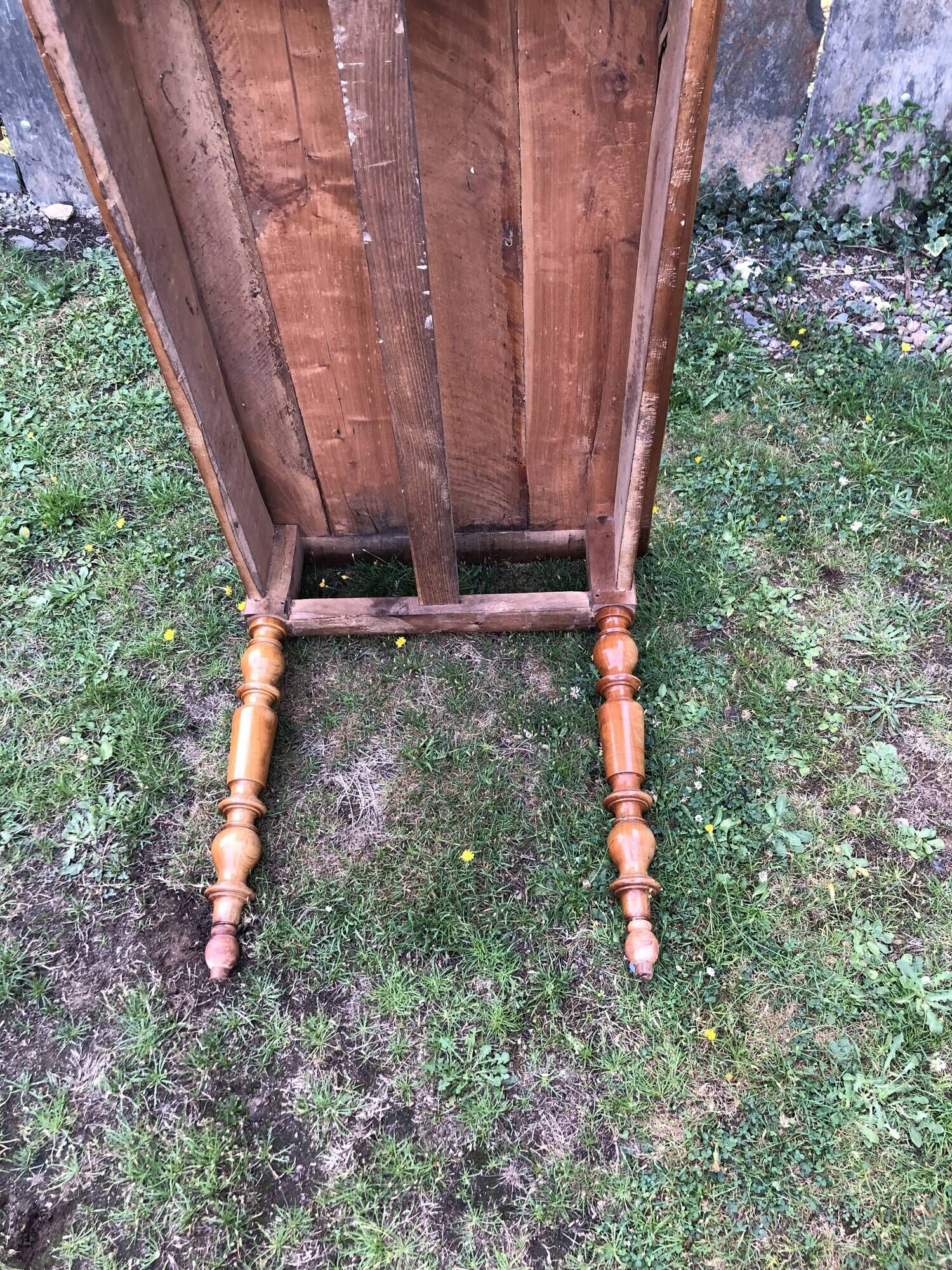 Antique farmhouse table in solid cherry wood with 2 drawers and 1 pull-out at the end with turned legs.