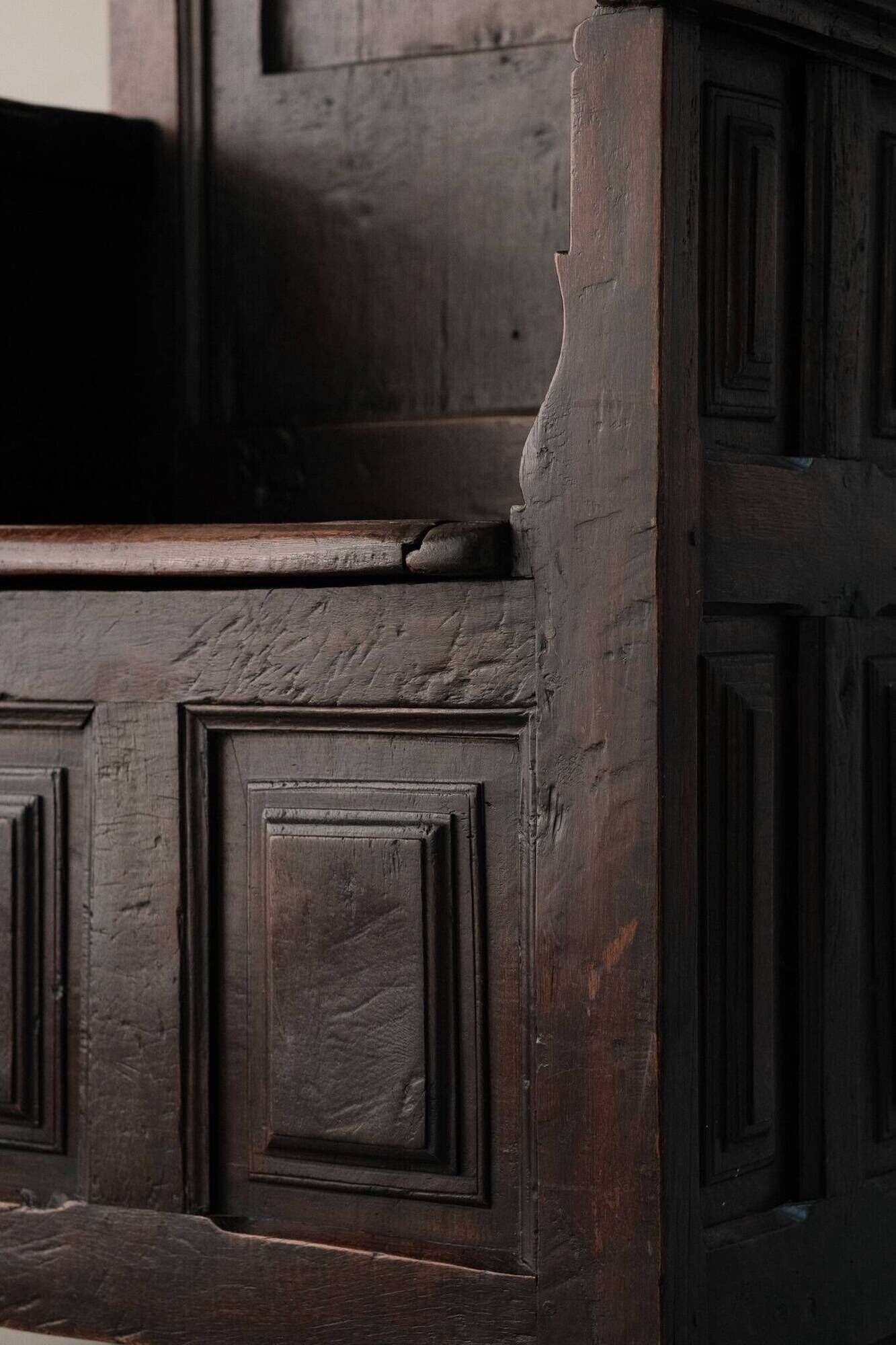 Throne chair in solid oak, renaissance