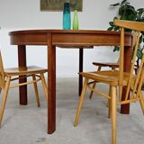 Extendable table with integrated Scandinavian style Self