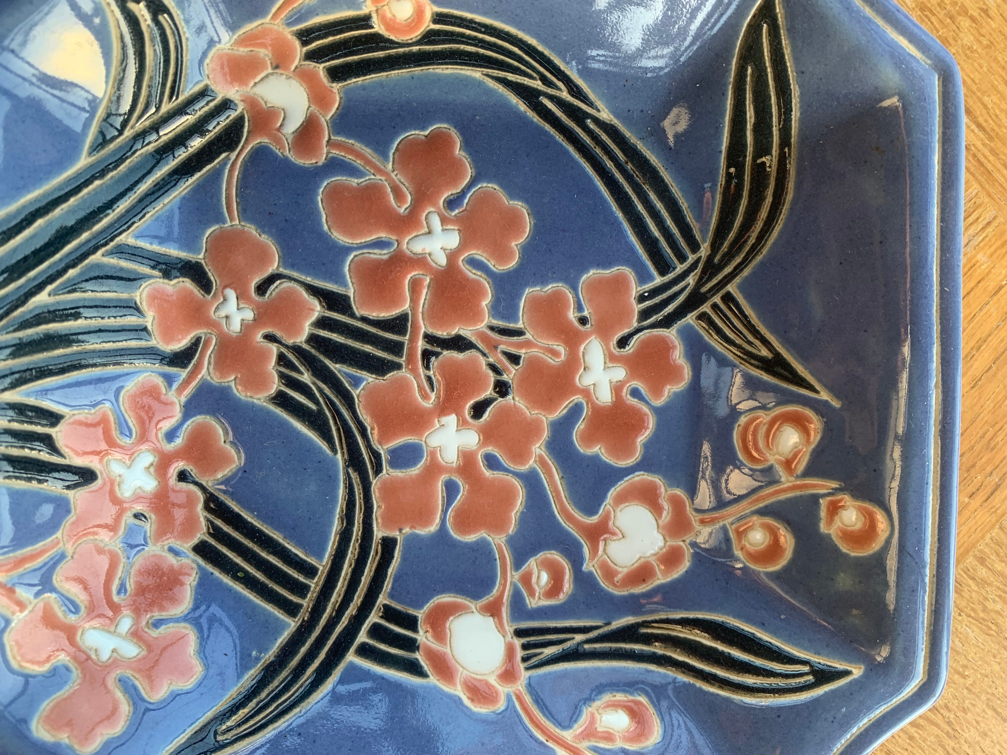 Empty ashtray pocket, rectangular plate in glazed ceramic slurry with an orchid pattern