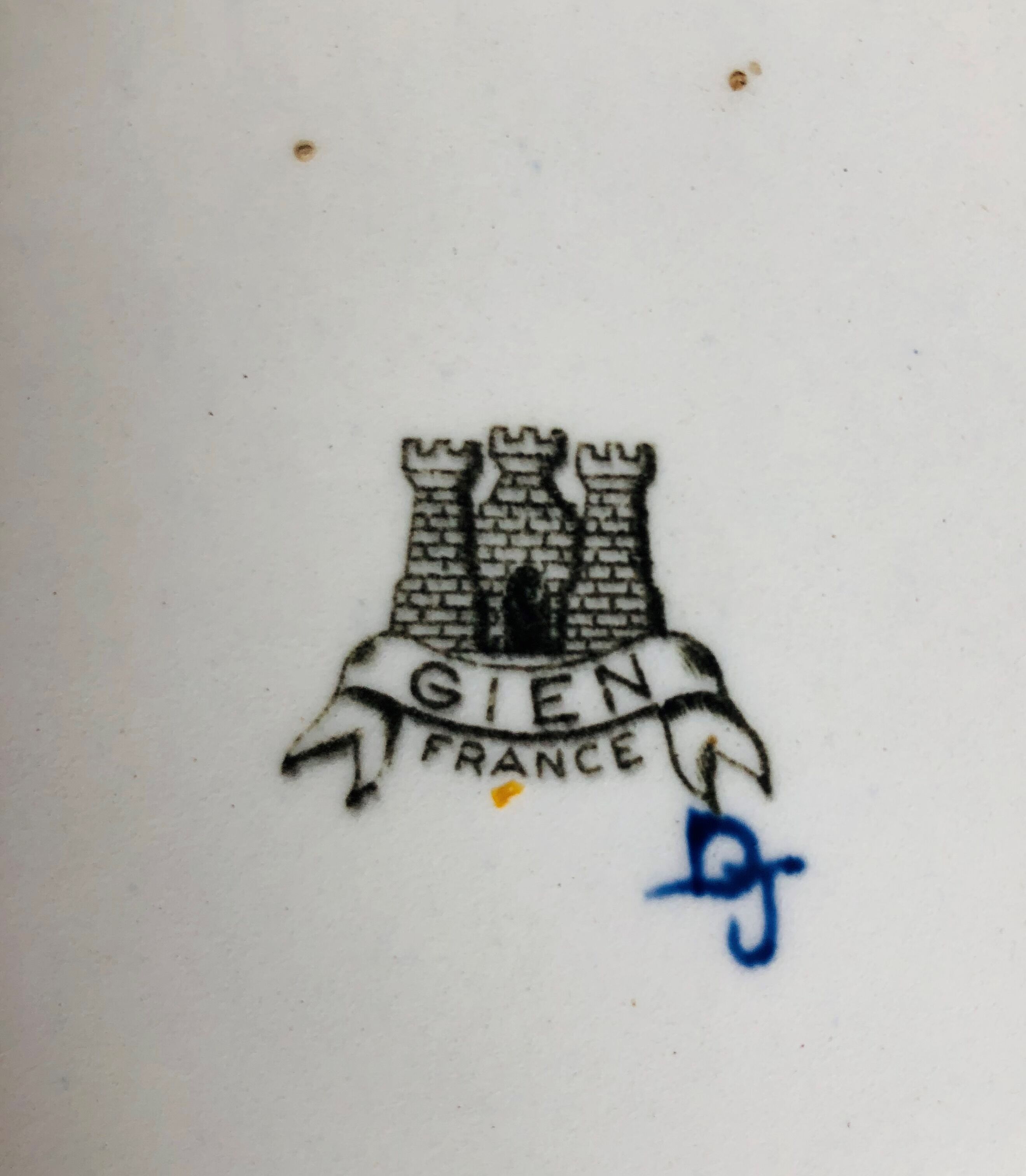 Gien earthen earthenware dish renaissance model