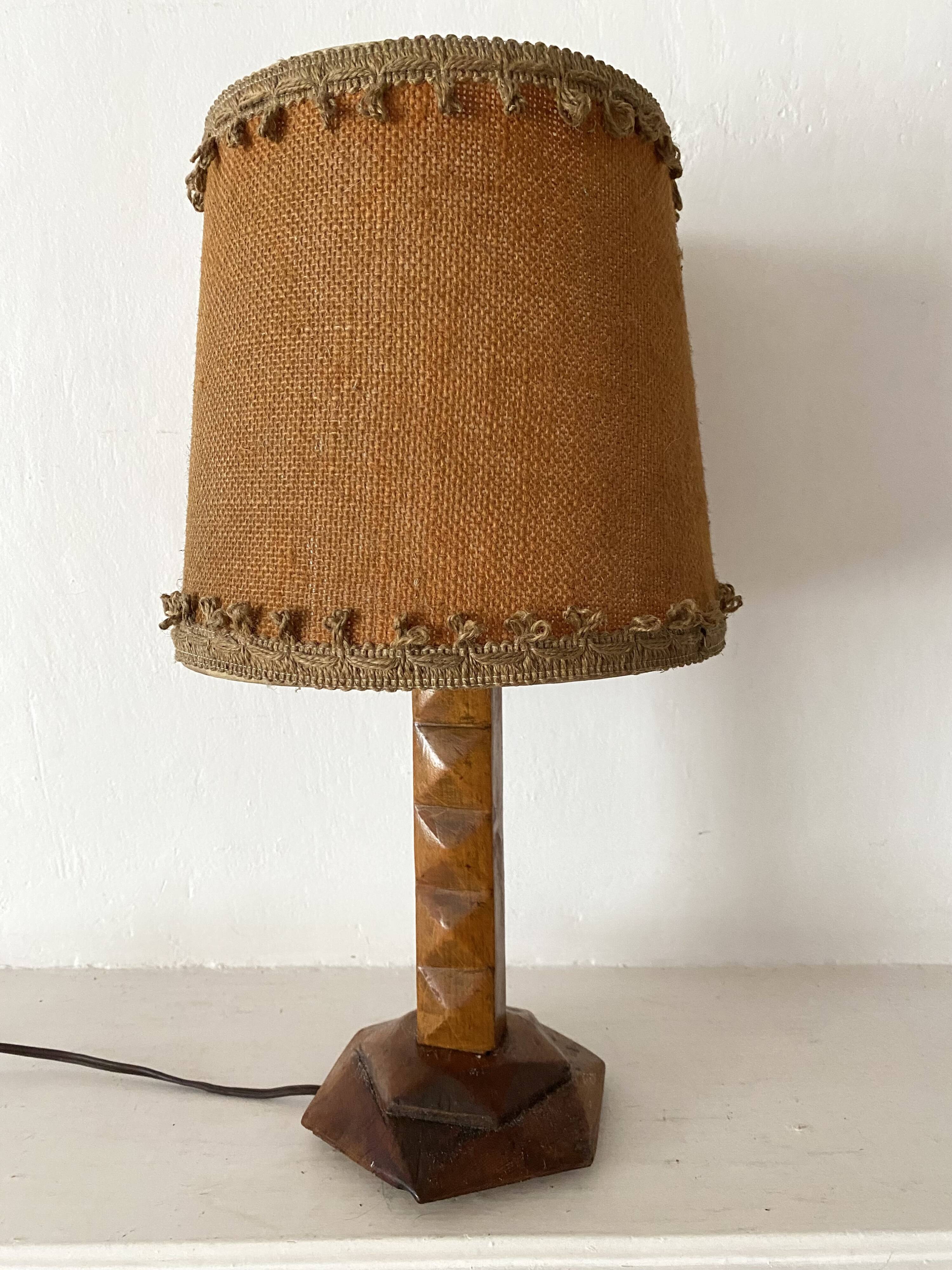 Art Deco lamp in carved wood and jute