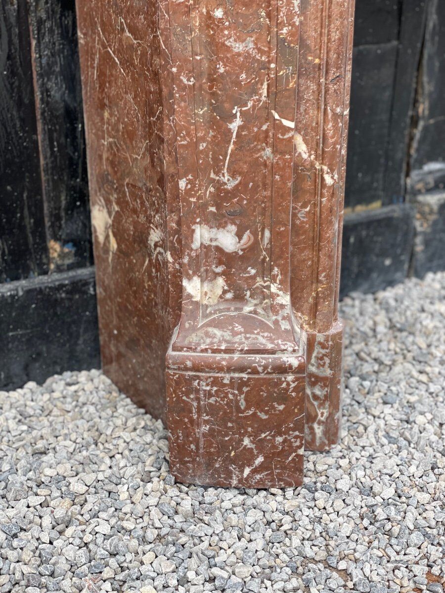 Fireplace in rancid marble around 1880