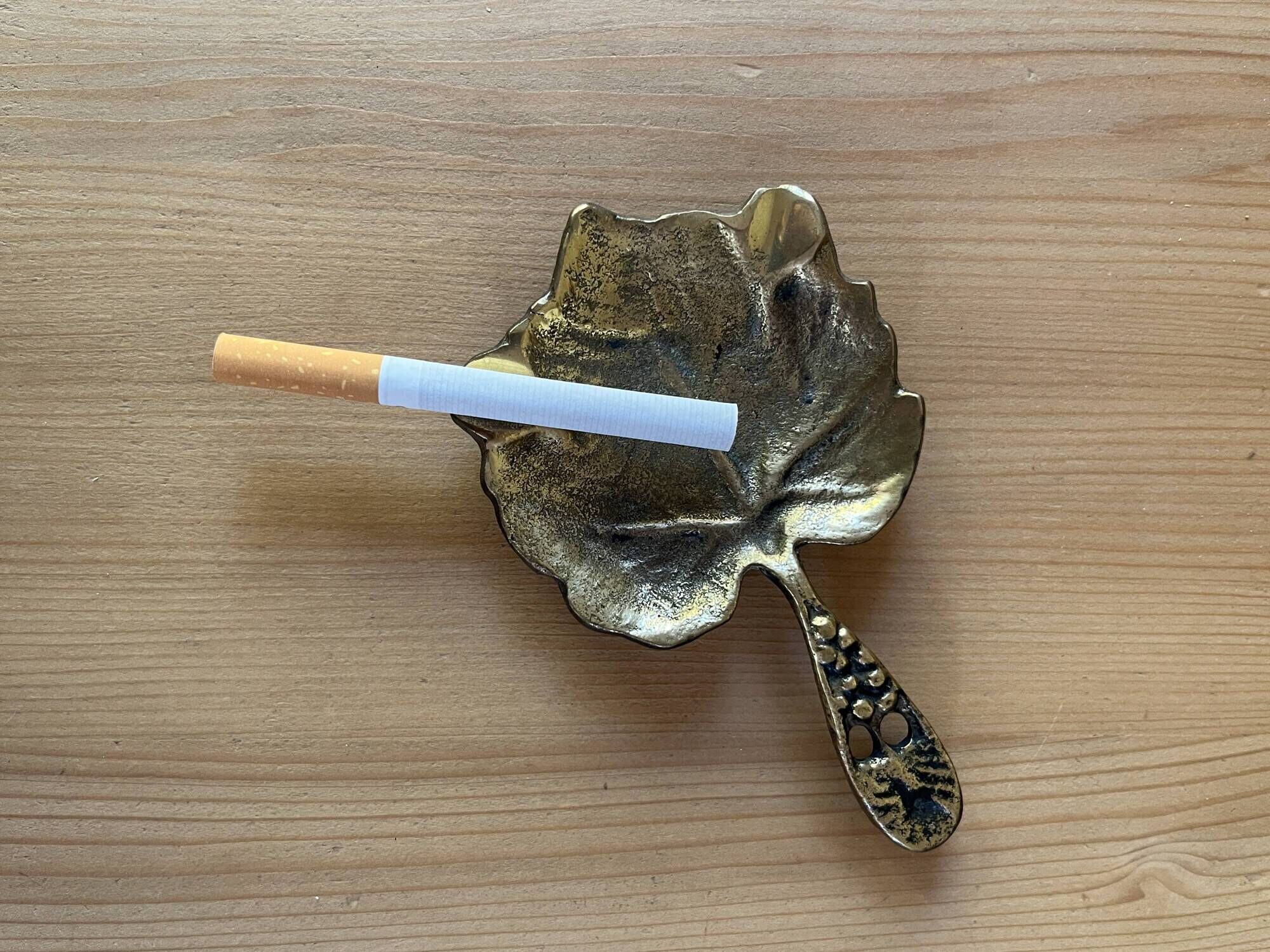 Cendrier en laiton forme feuille