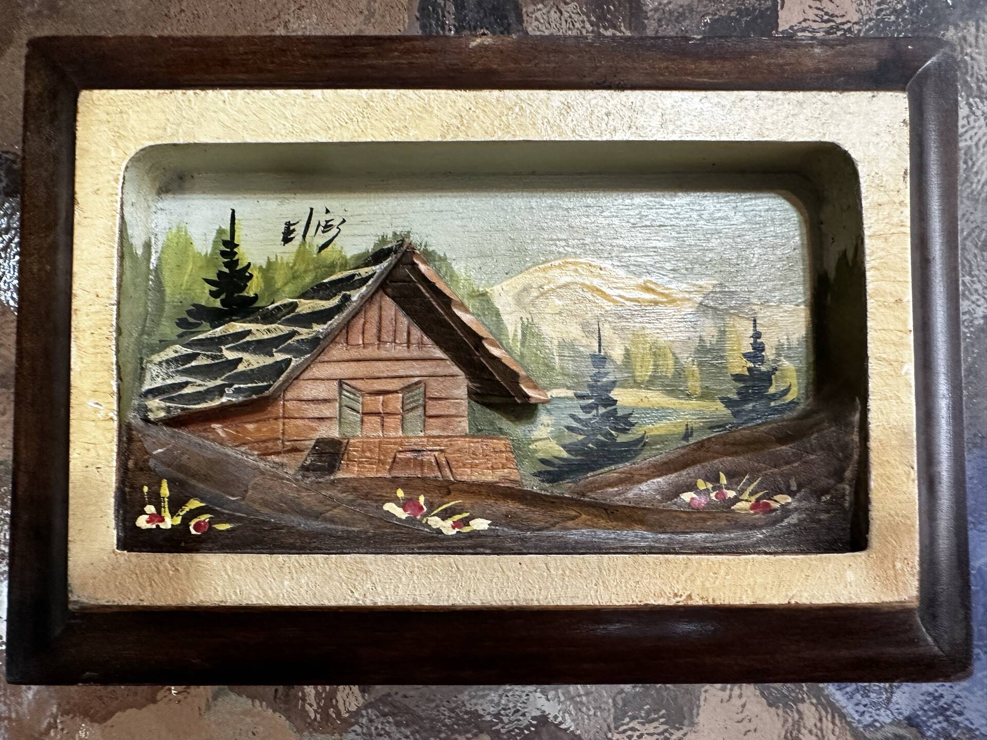 Tableau alpin vintage en bois sculpté et peint