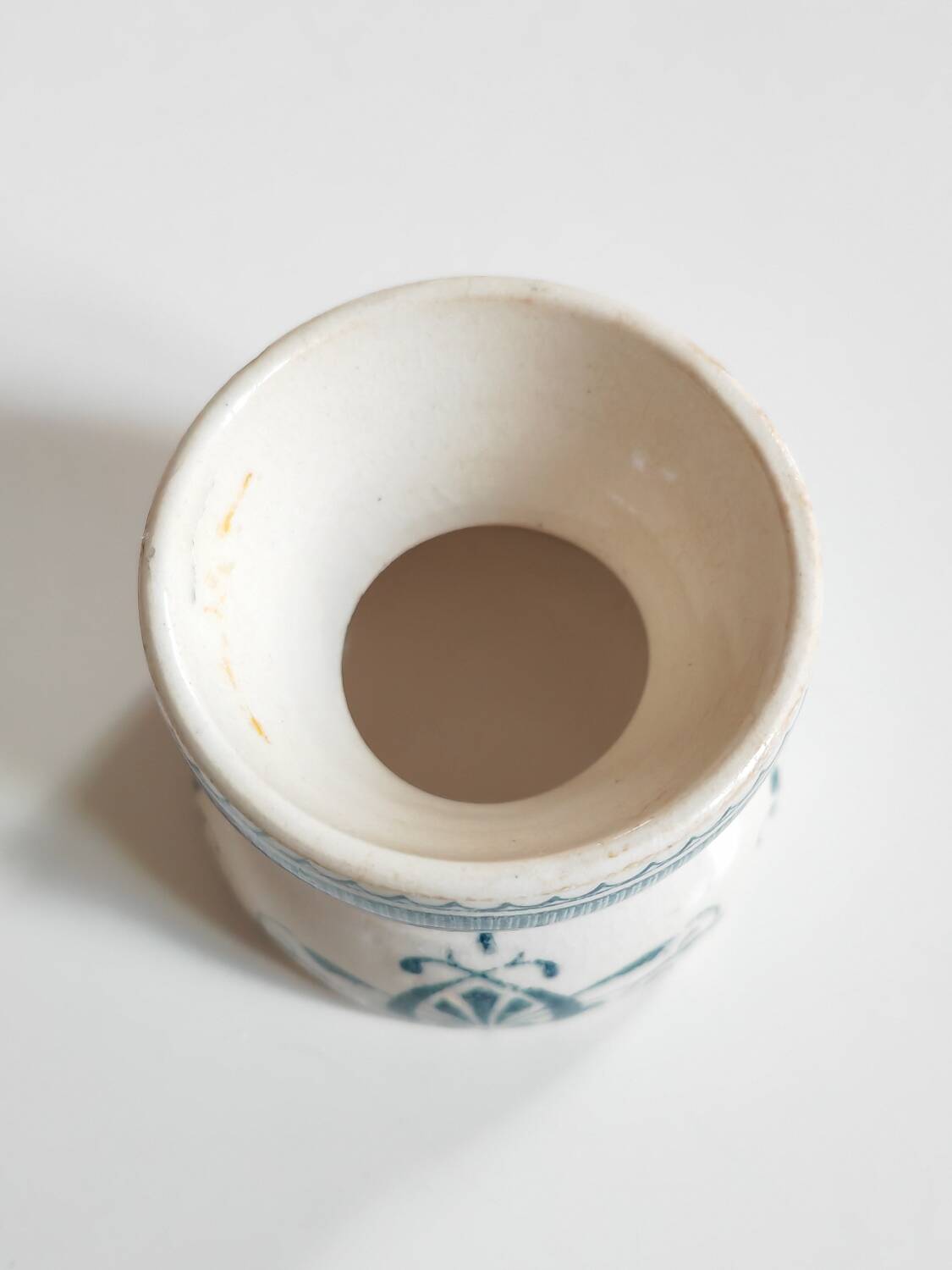 Iron earth egg cup