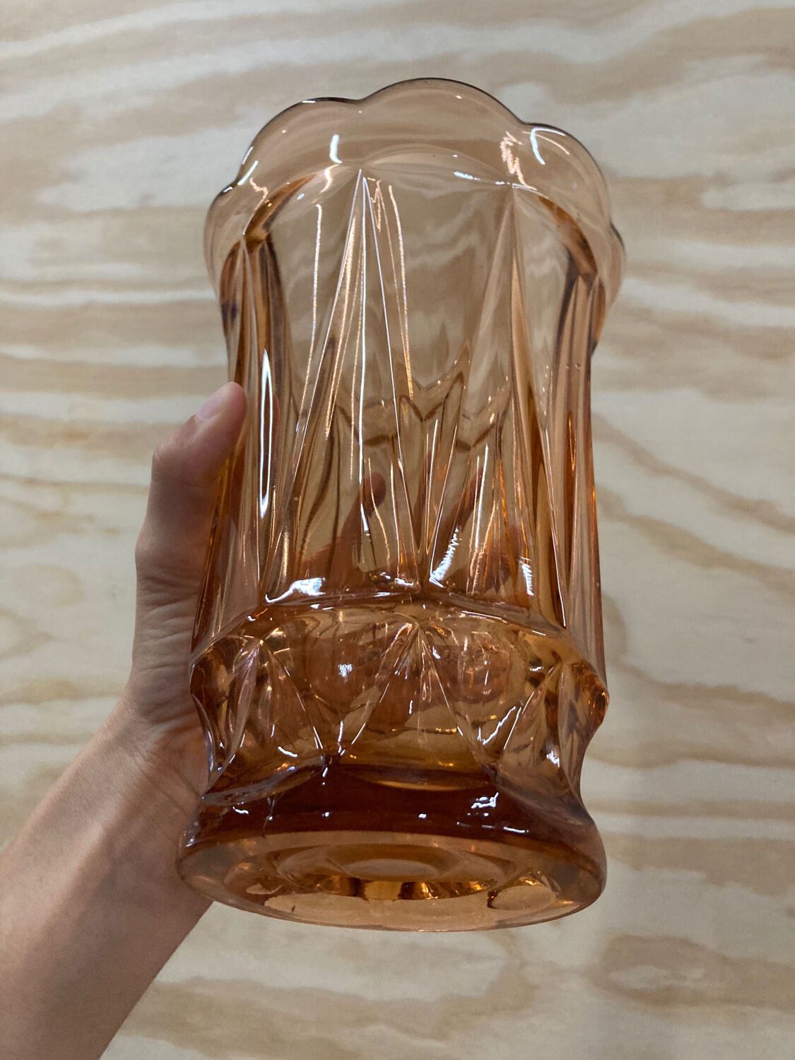 Vase tulipe rose 1950 en verre soufflé