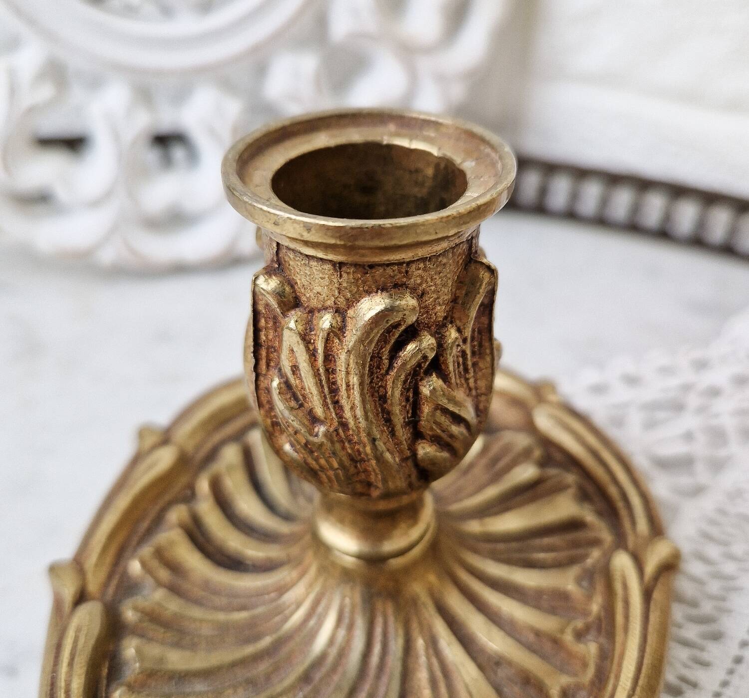 Petit bougeoir à main ancien en bronze doré