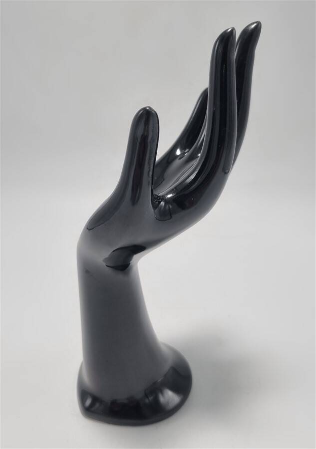 Hand-shaped ring holder