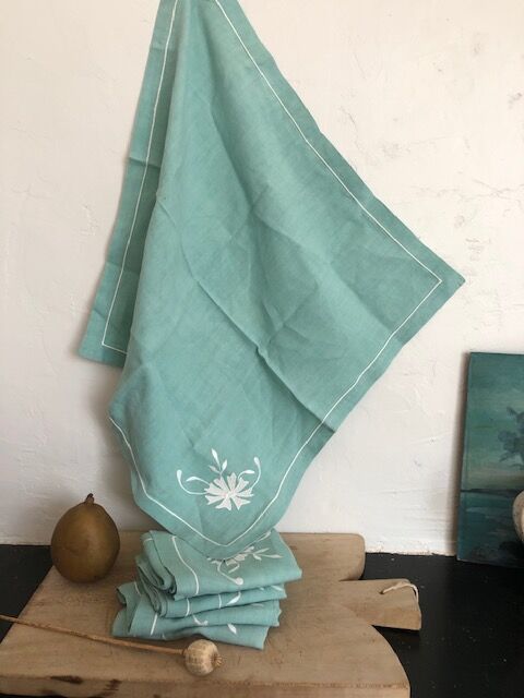 Set of 5 embroidered vintage napkins