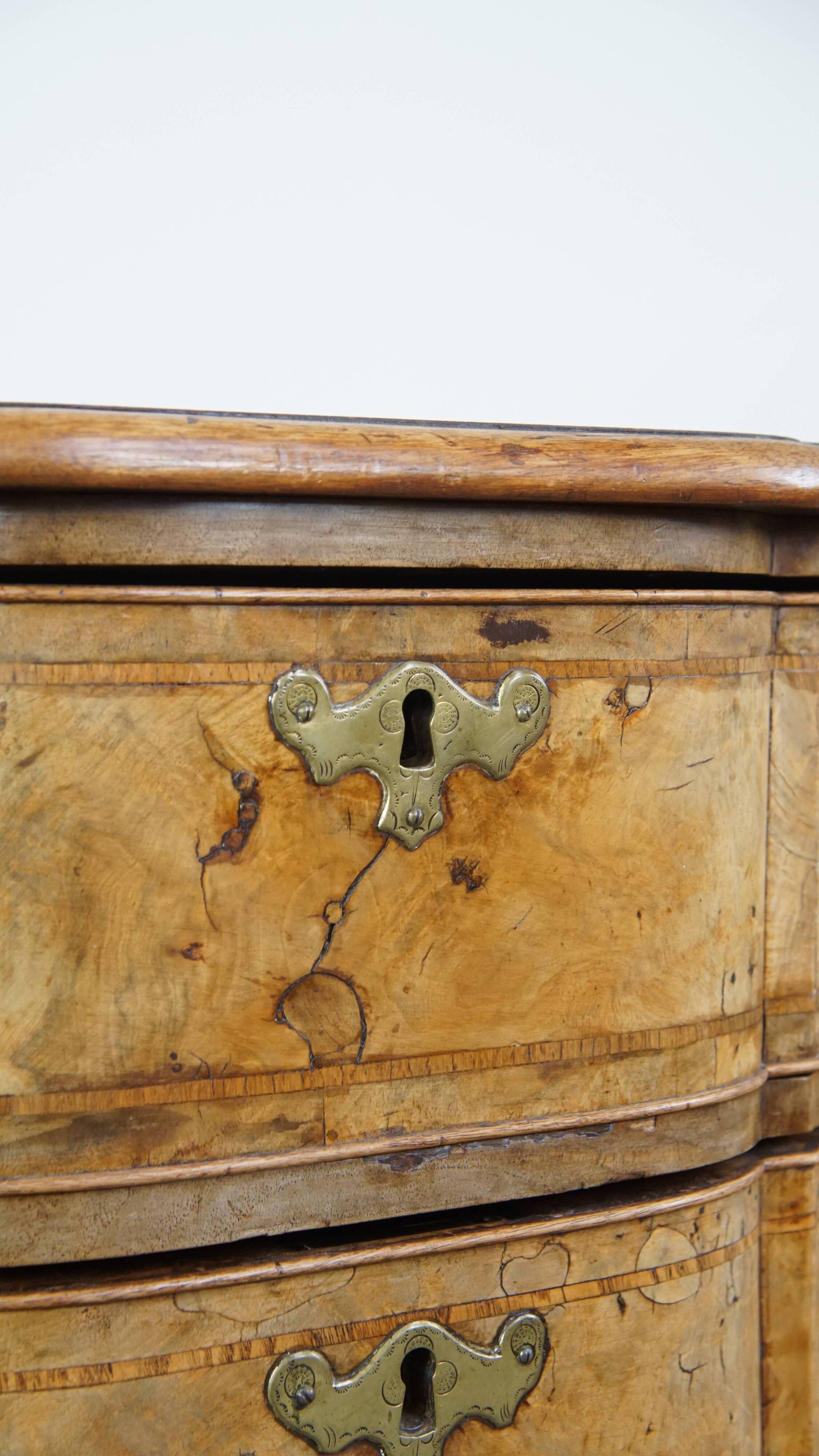 Baroque organ-bent walnut antique chest of drawers from the 18th century