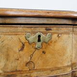 Commode en noyer courbé avec orgue baroque, XVIIIe siècle