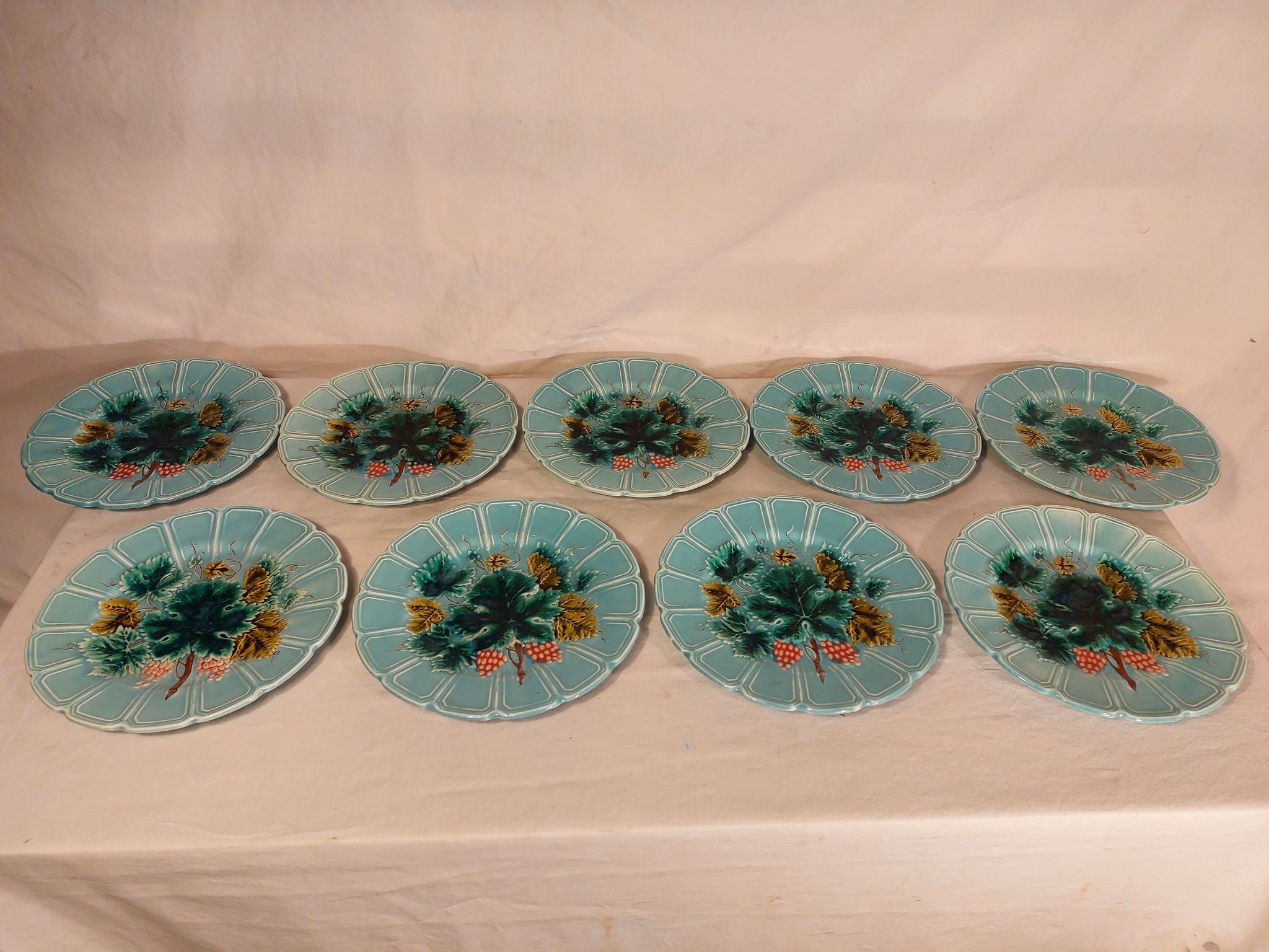 Series of 9 dessert plates in Majolica slip Faience of Sarreguemines