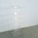 Armoire de rangement en plexiglas sur roulettes