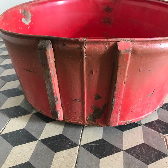 Old winegrower's bassine