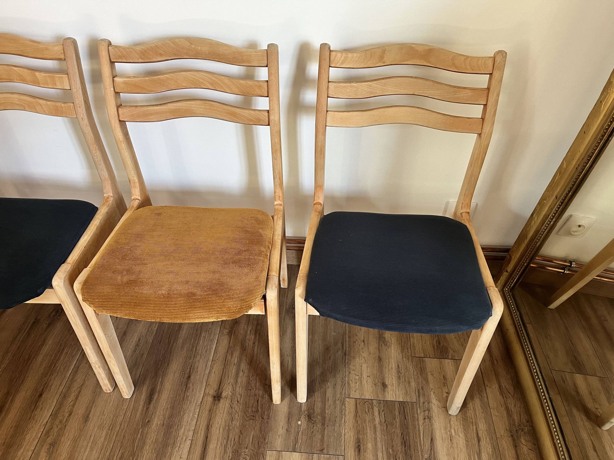 Set of 4 ribbed fabric chairs