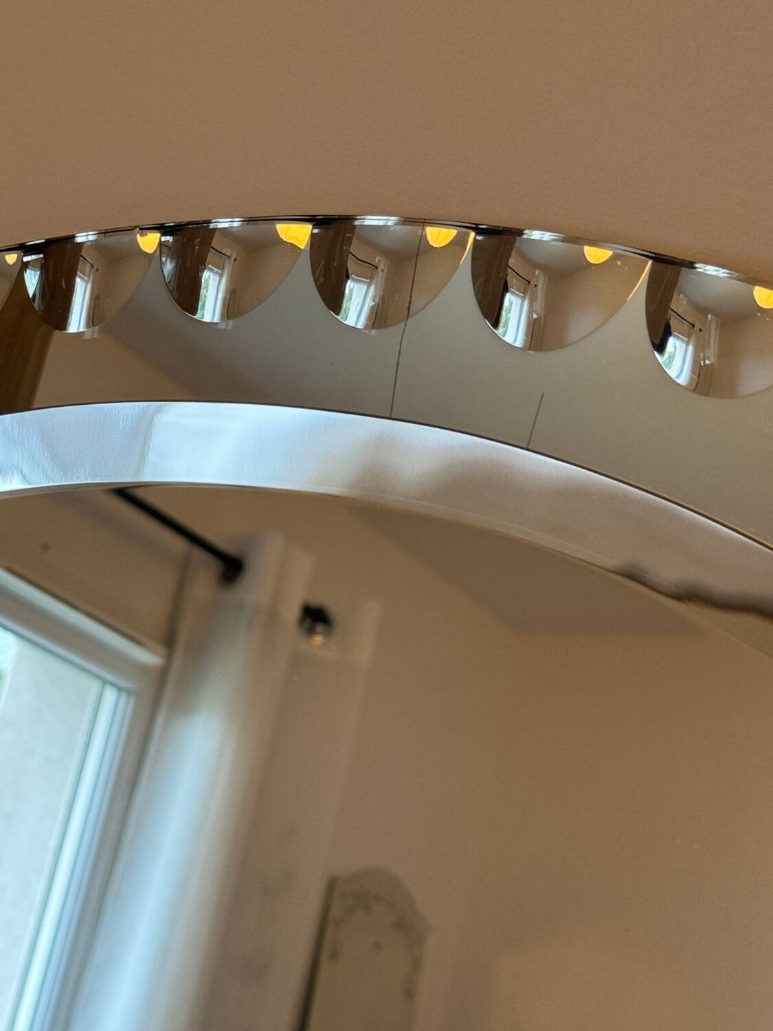 Vintage oval decorative mirror with beveled and chiseled effect